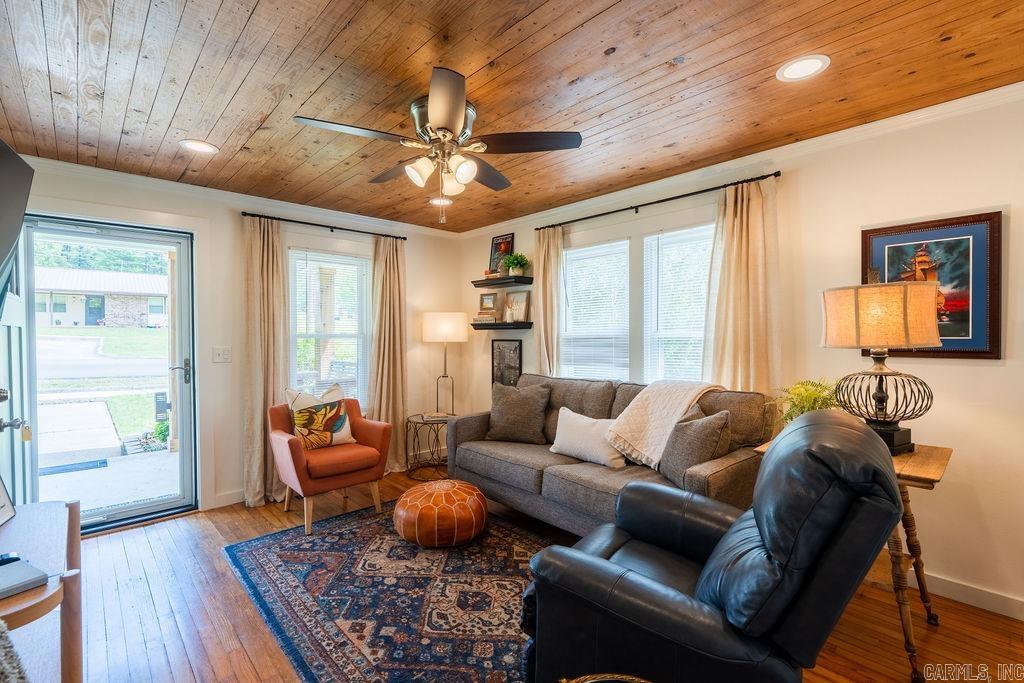 1323 W Searcy  Heber Springs, AR