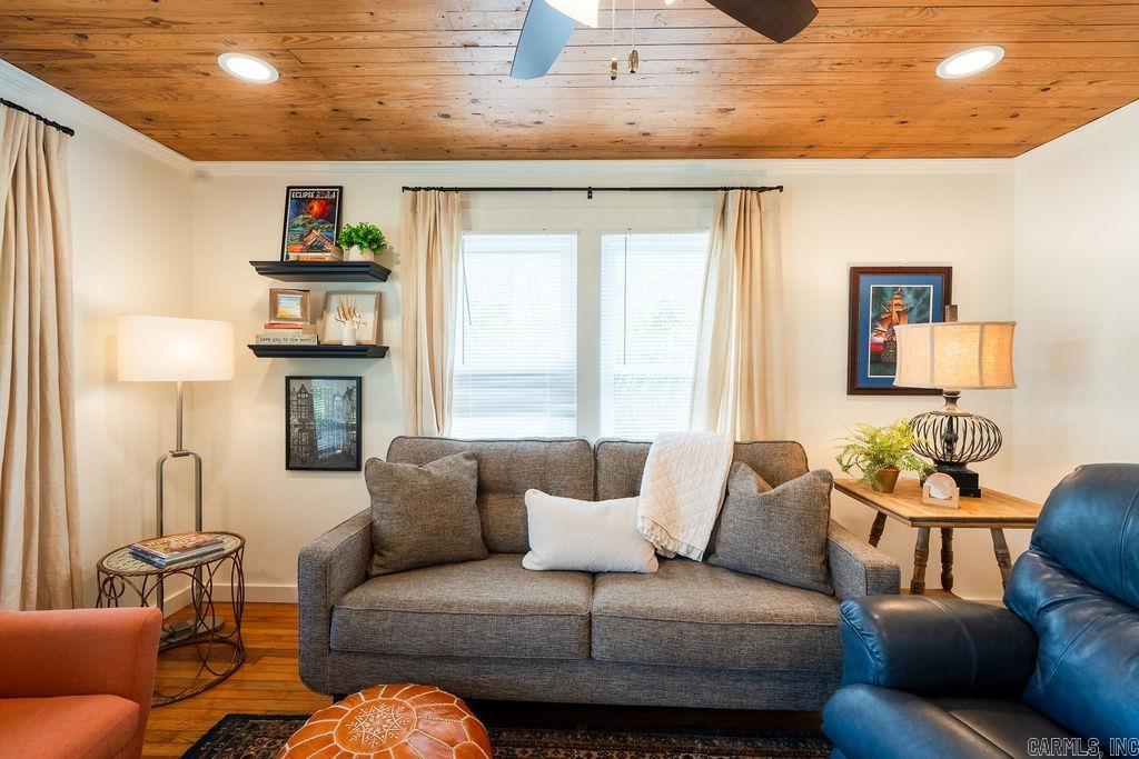 1323 W Searcy  Heber Springs, AR