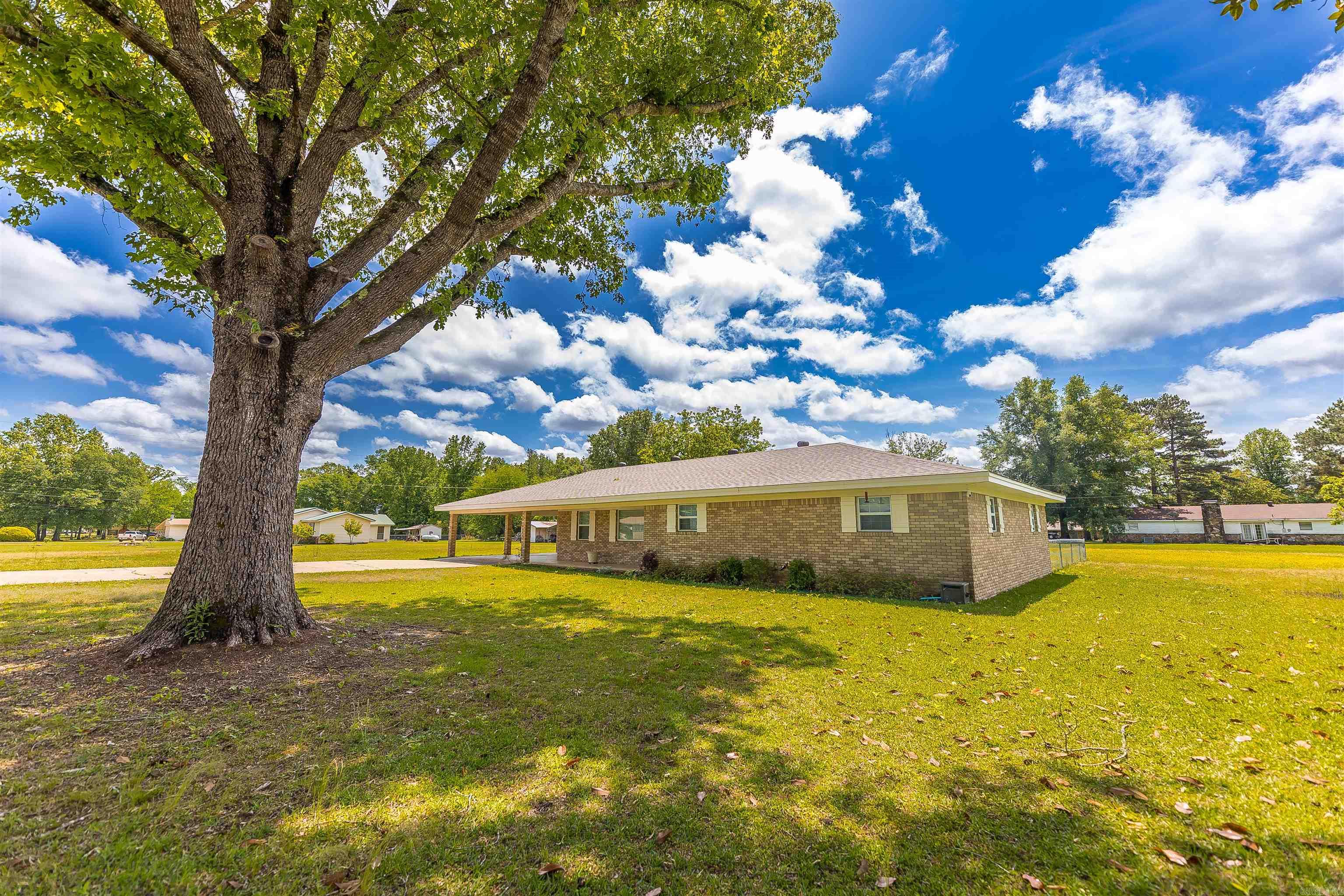 137 Ouachita 406  Camden, AR