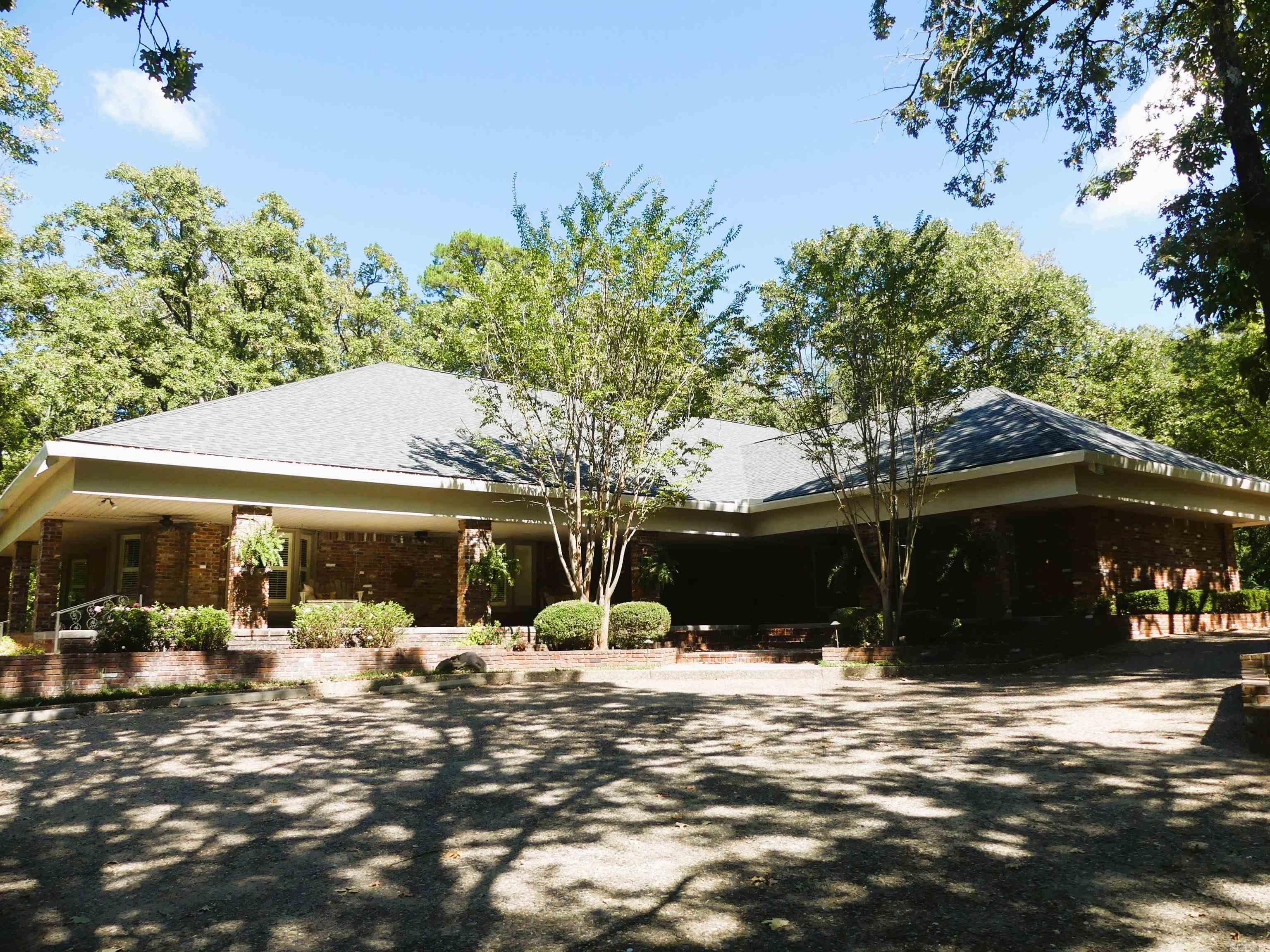 2205 Church Avenue Mena, AR 71953