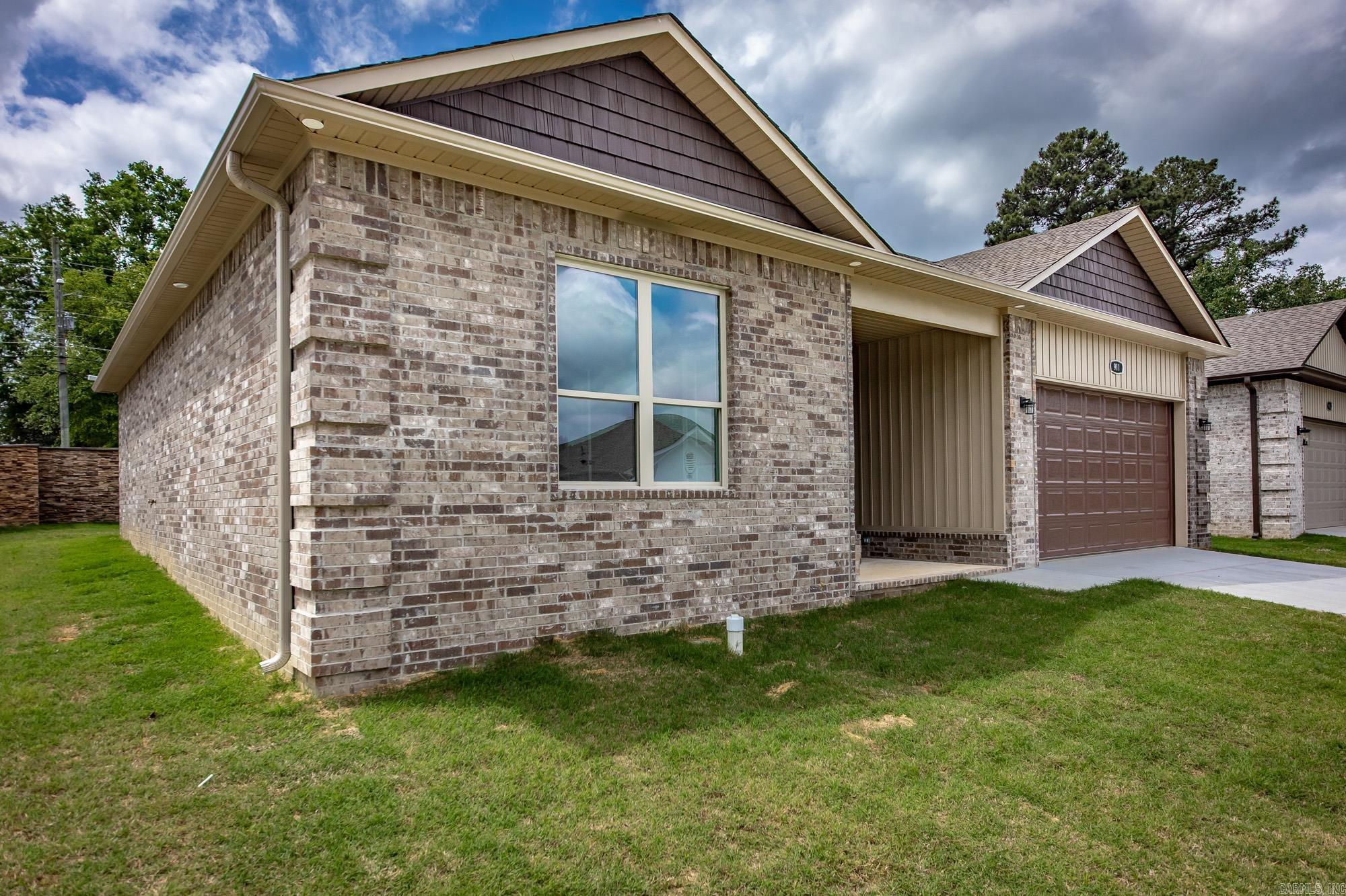911 W Dell Vista  Cabot, AR