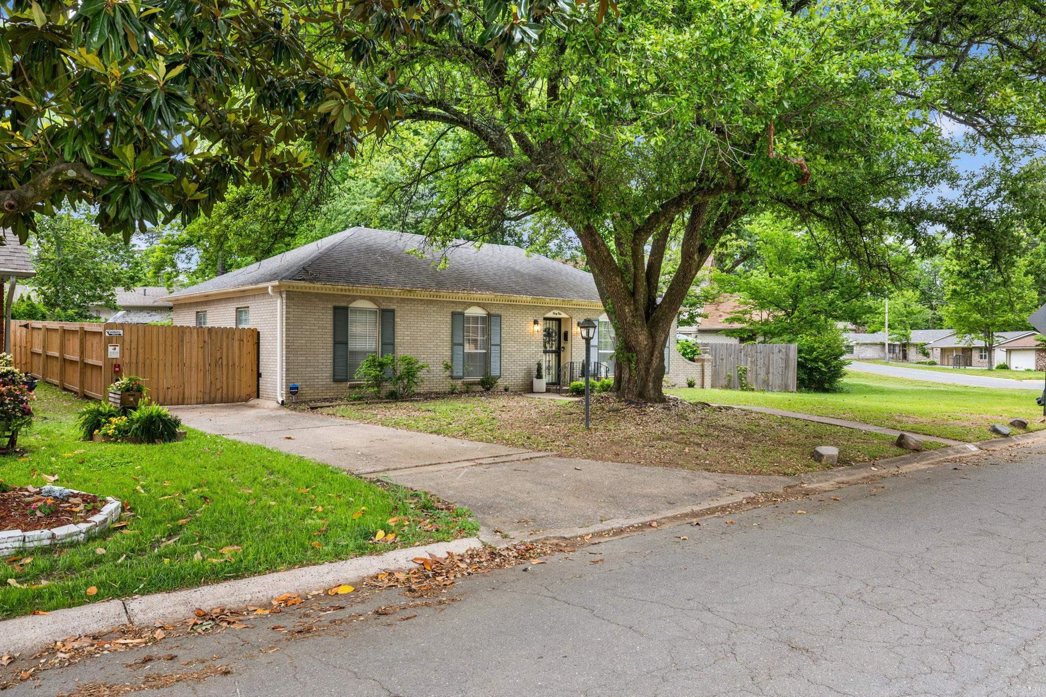 44 Warwick  Little Rock, AR