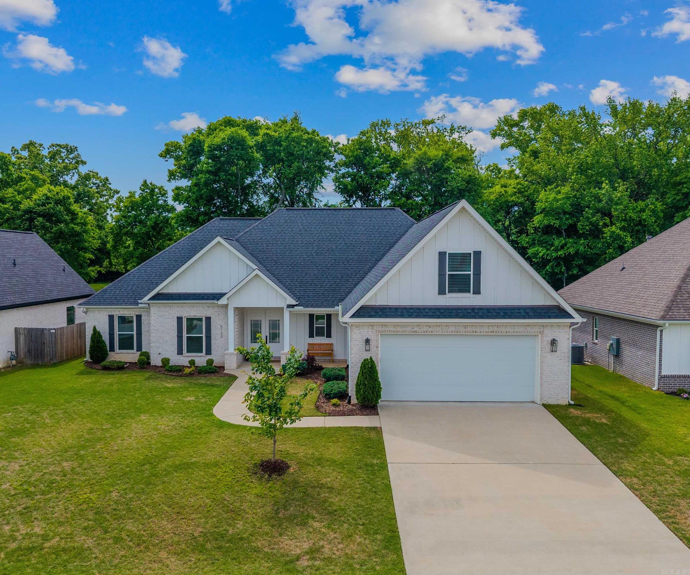 5112 Castaway Bay Dr  Benton, AR