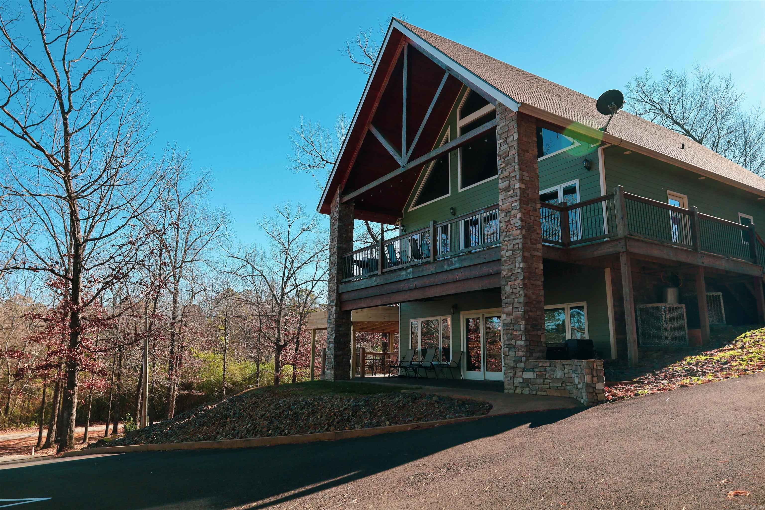 85 Lakeshore  Greers Ferry, AR