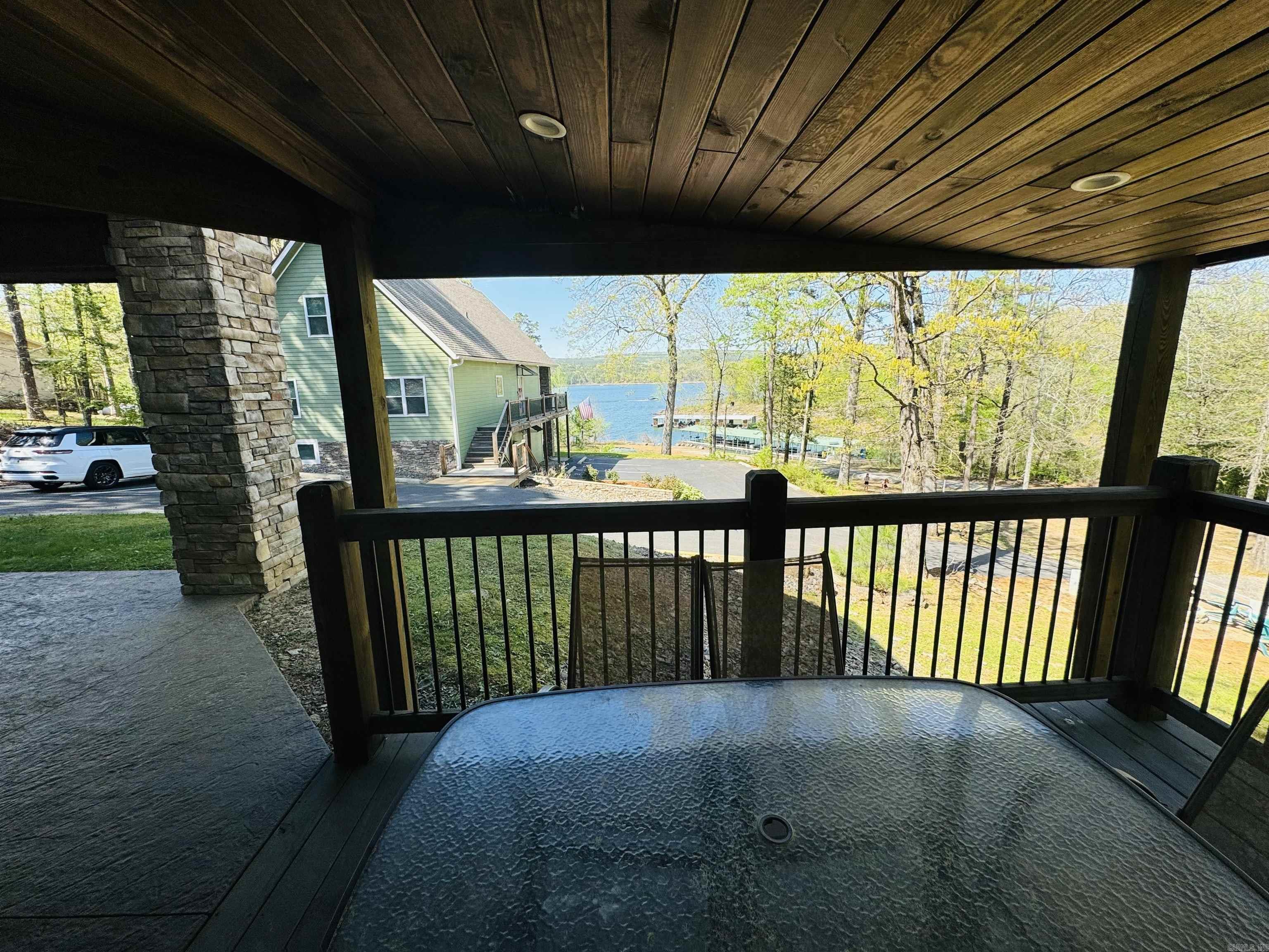85 Lakeshore  Greers Ferry, AR