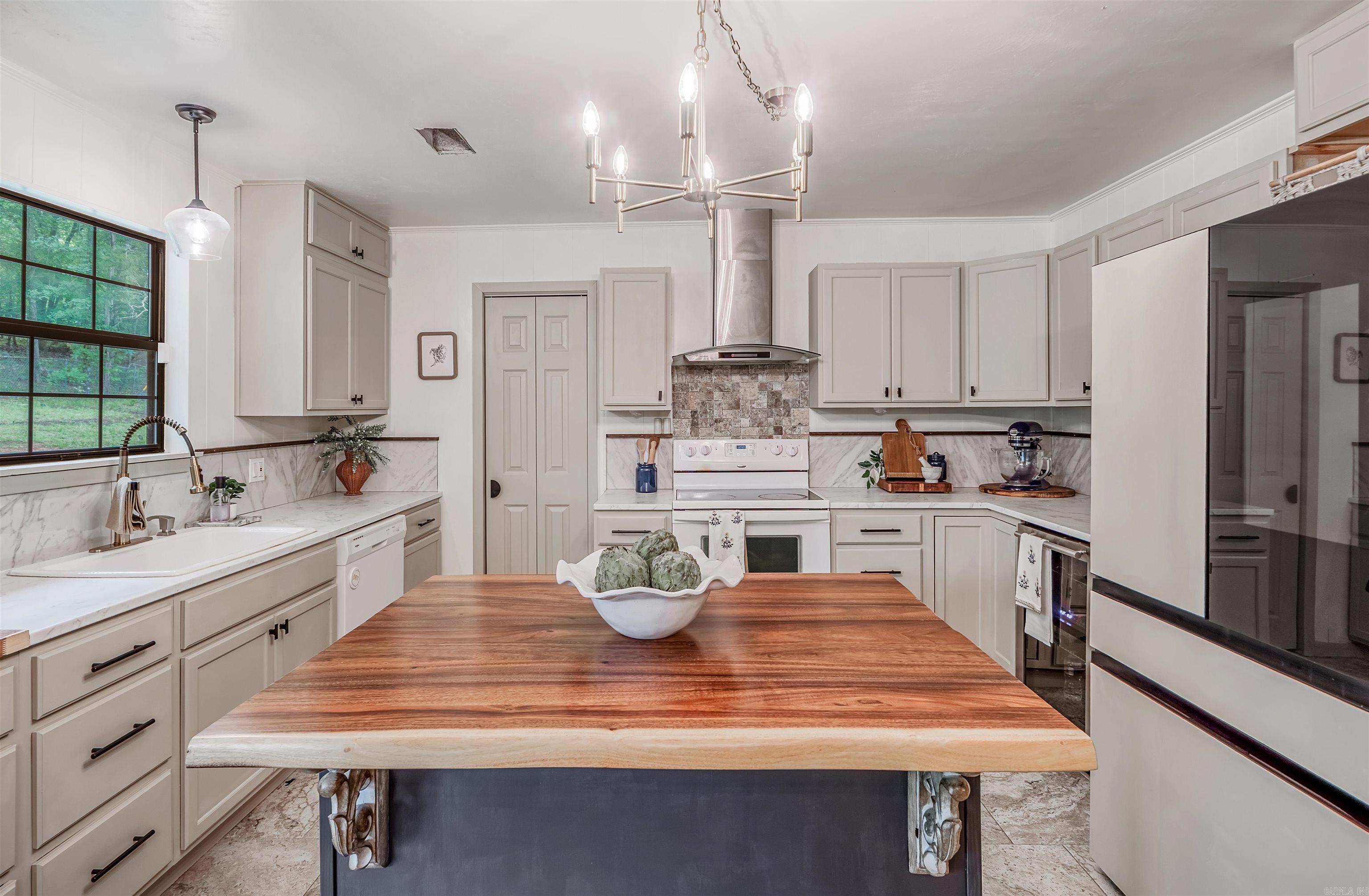 21 Springhill  Greenbrier, AR