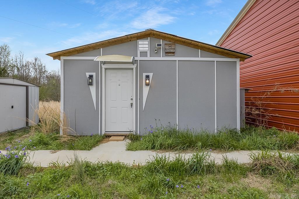 6136 N Highway 29  Blevins, AR