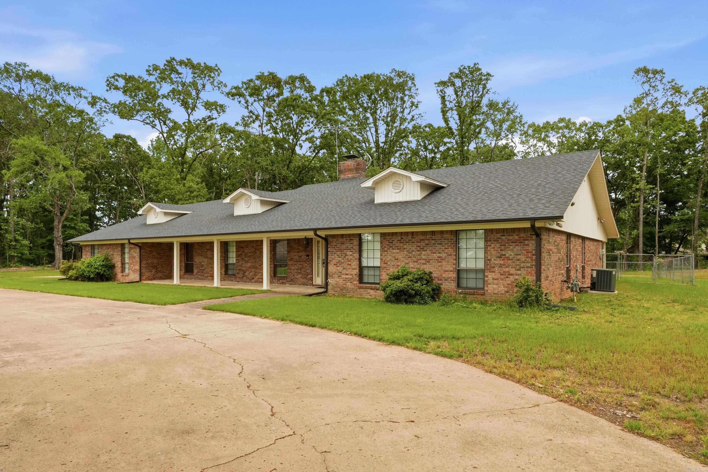 38 Garrett  Greenbrier, AR
