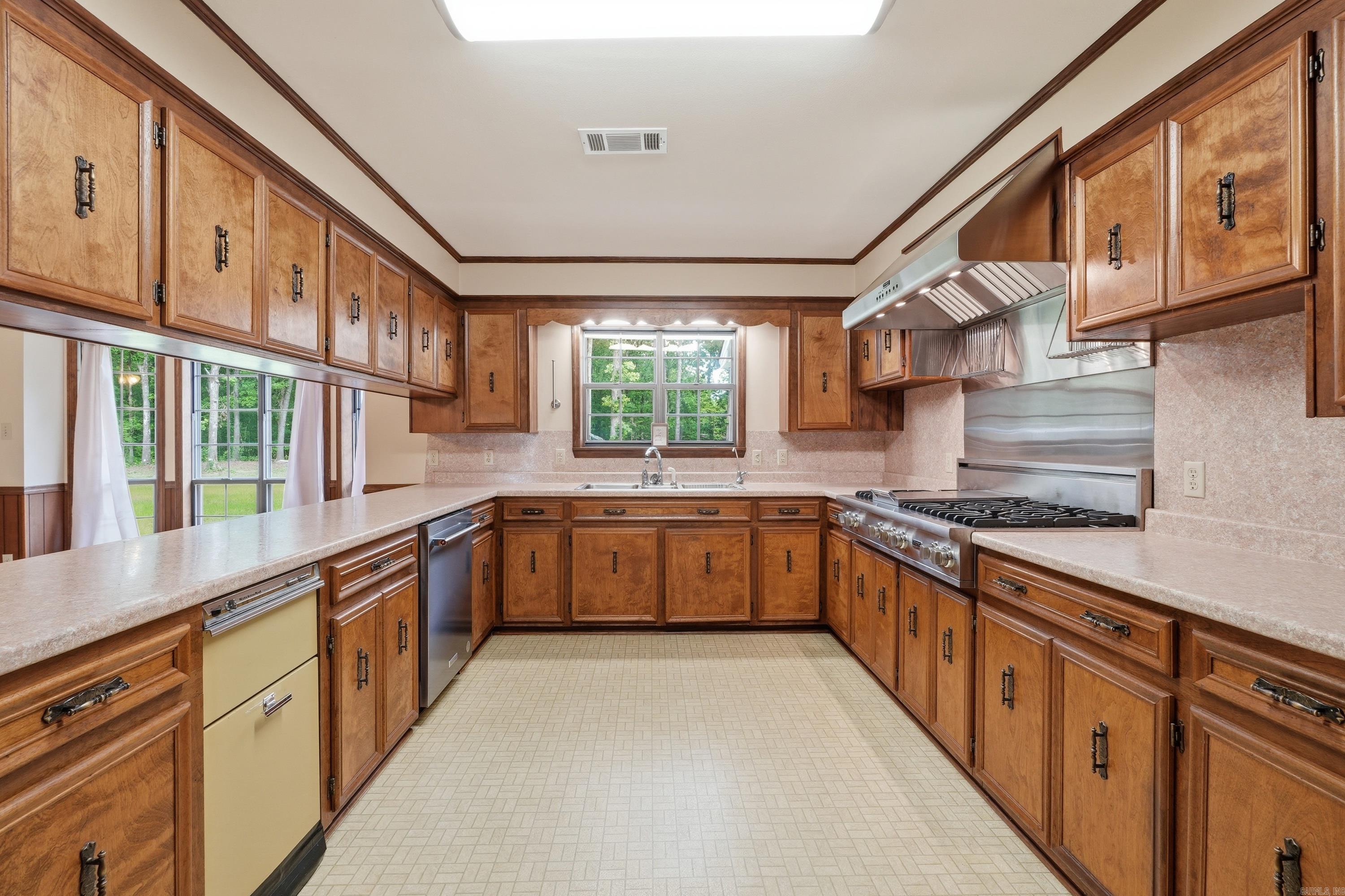 38 Garrett  Greenbrier, AR