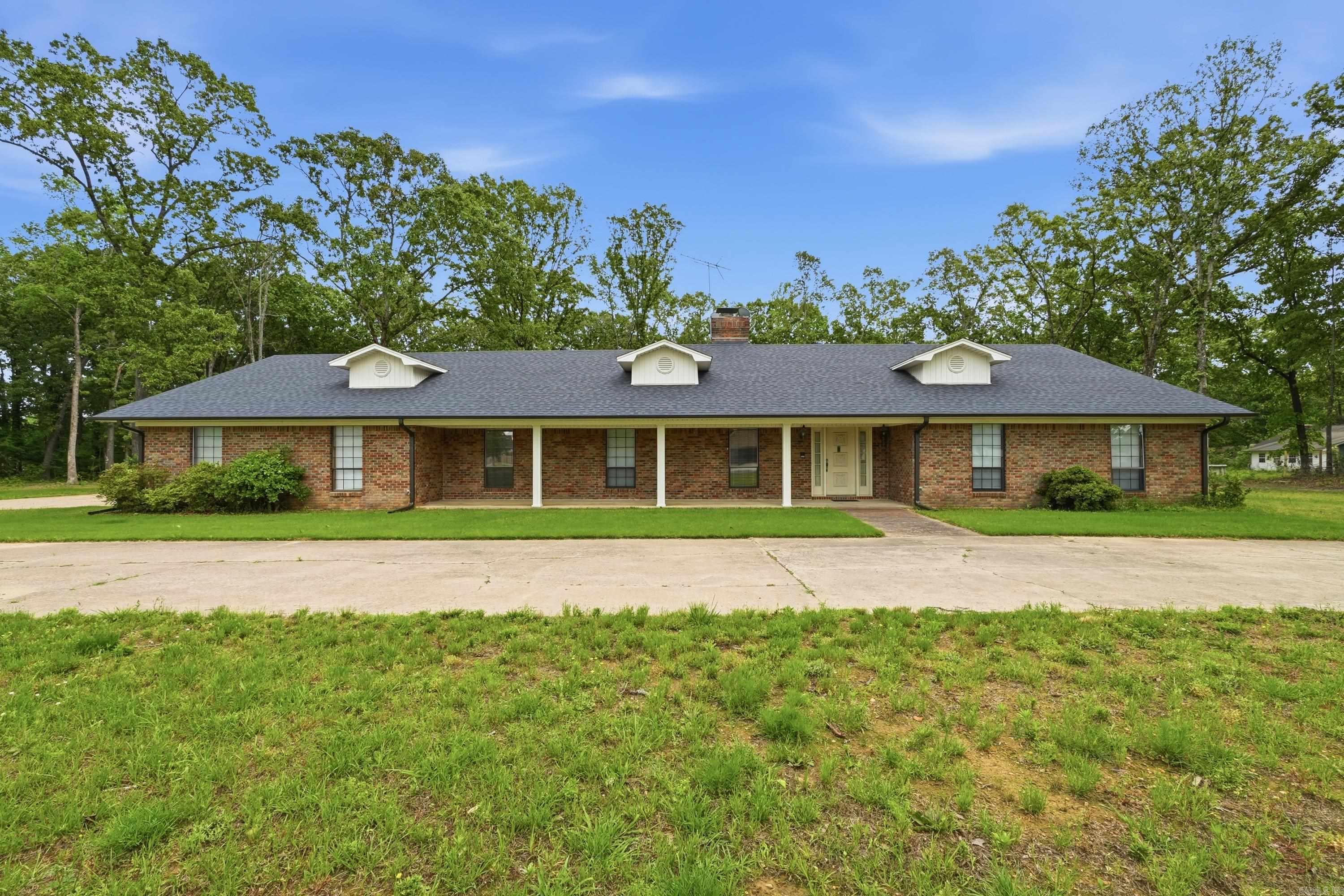 38 Garrett  Greenbrier, AR
