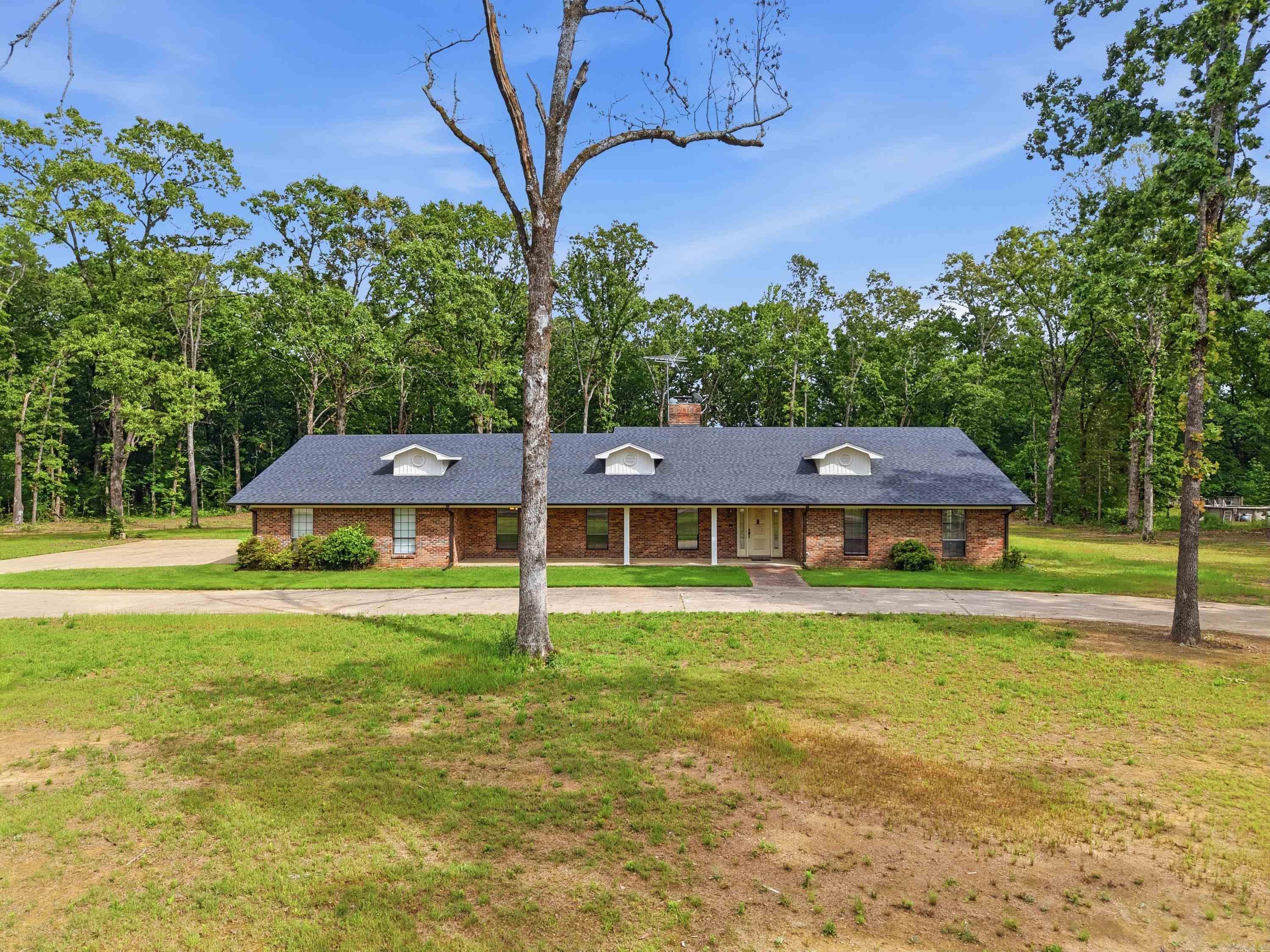 38 Garrett  Greenbrier, AR