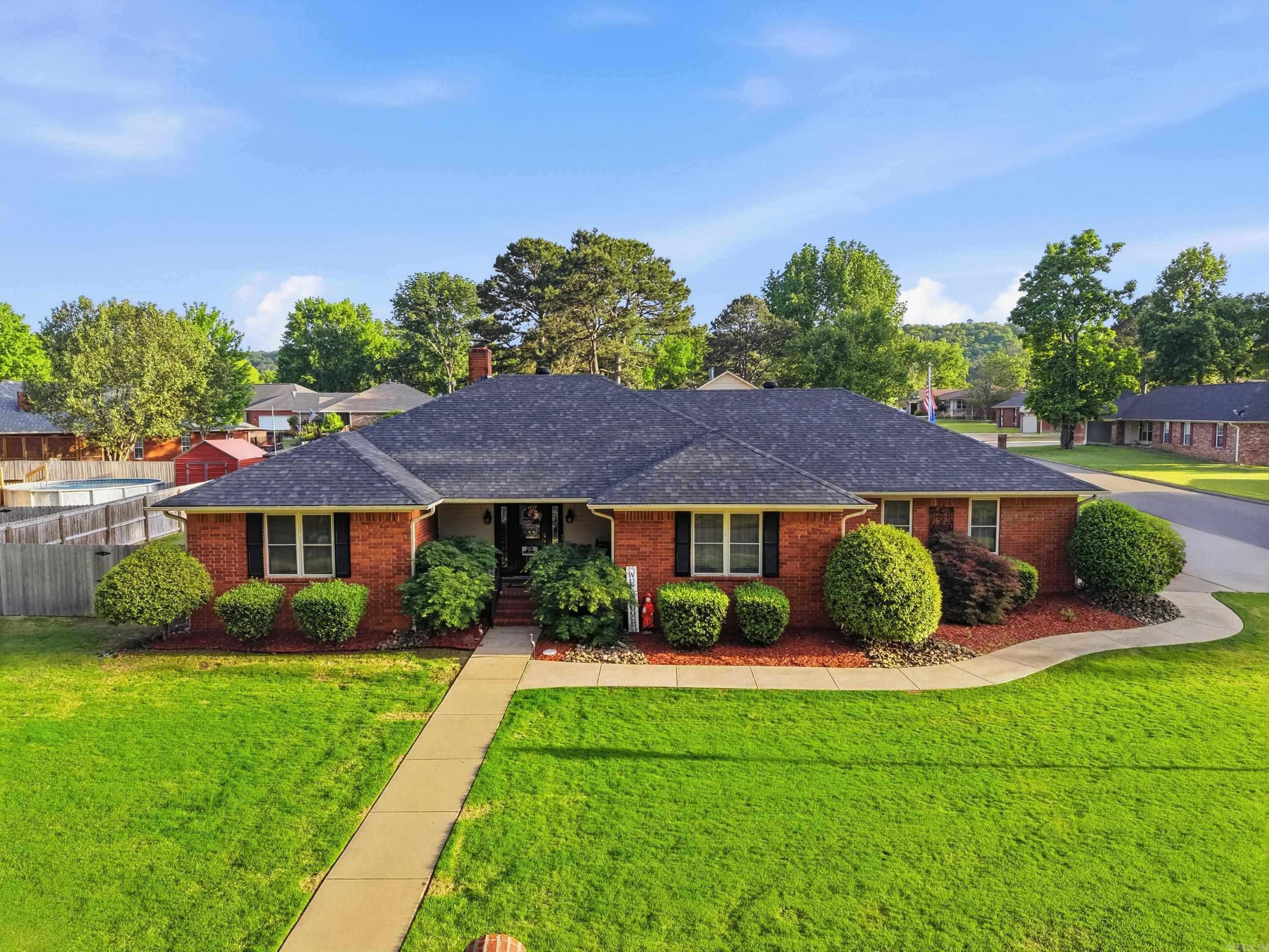 902 Deerfield Ct