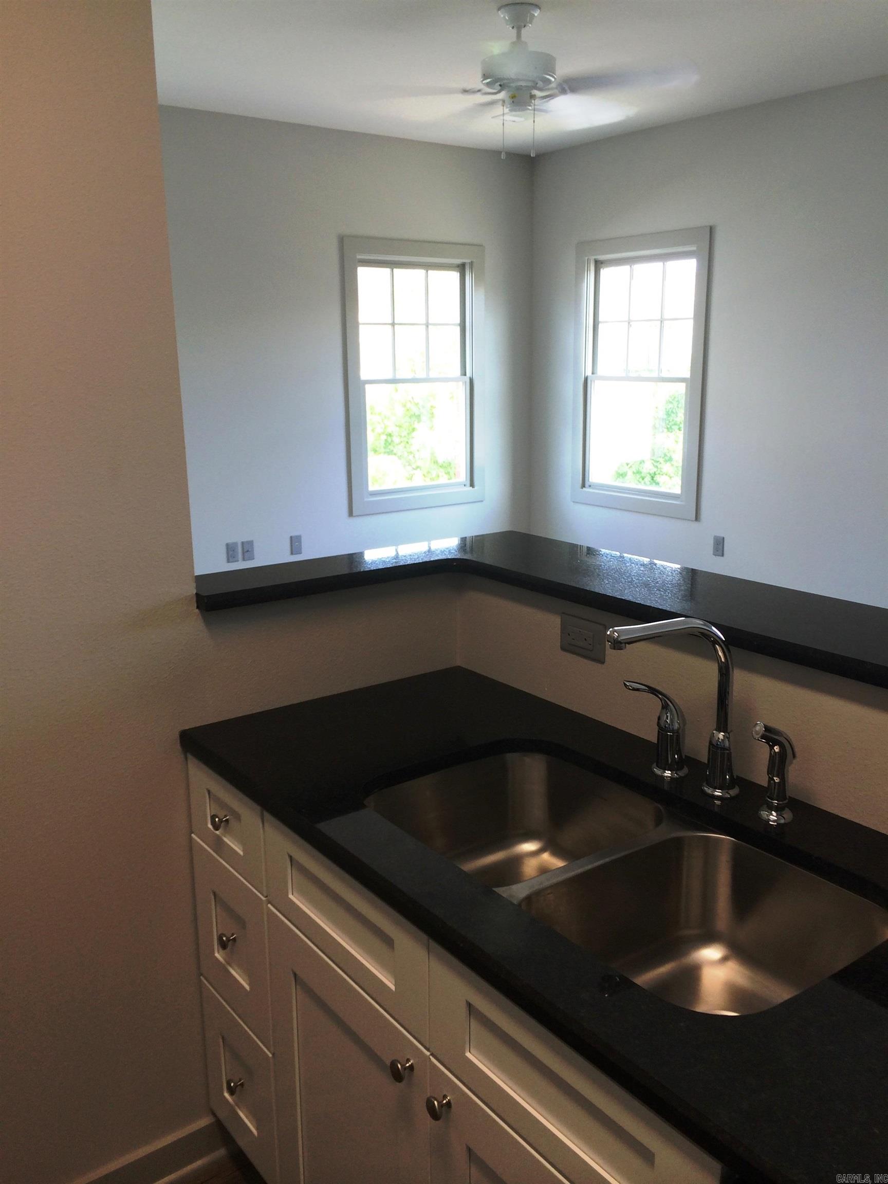 1855 McKennon  Conway, AR