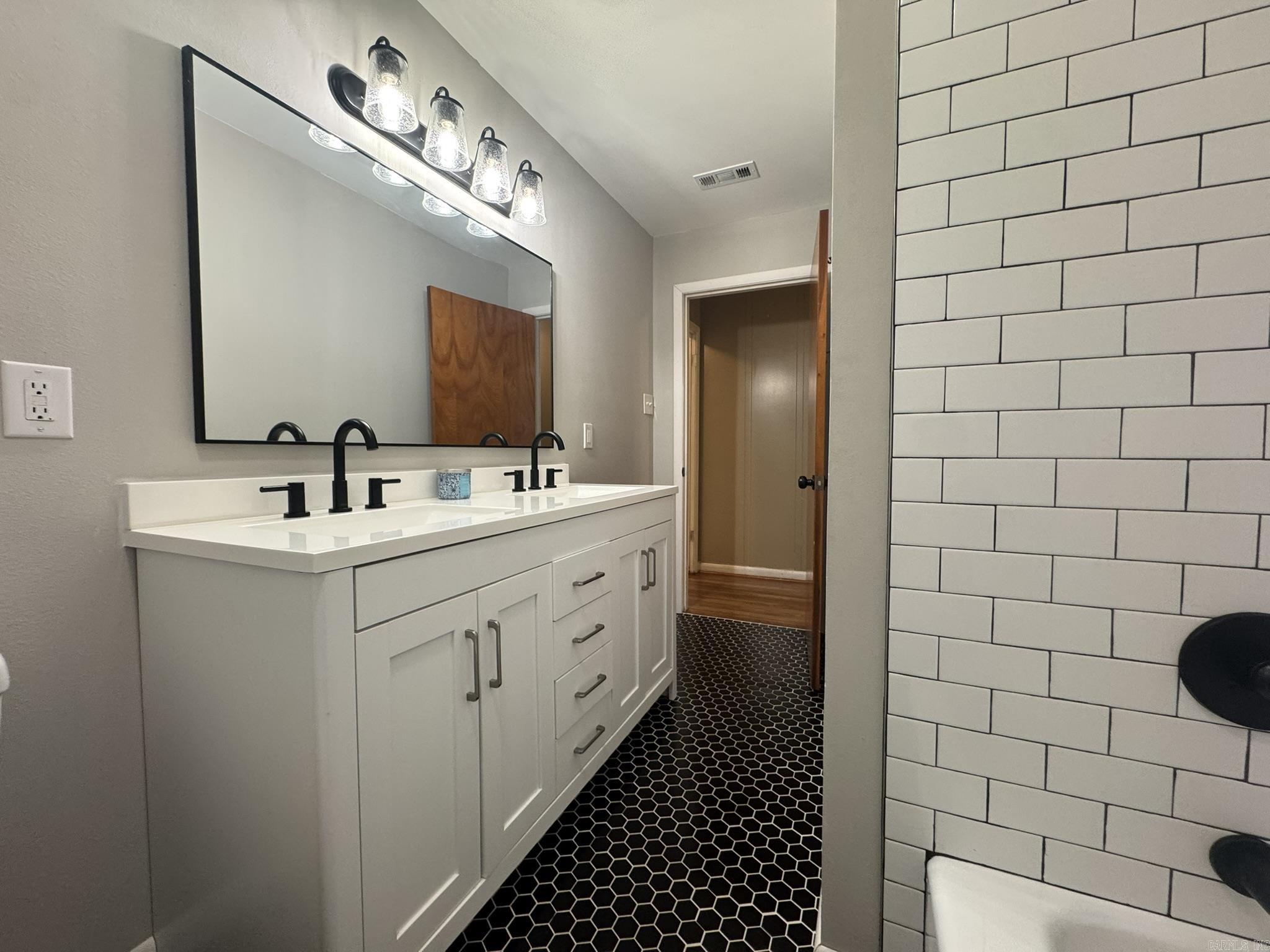 3731 Lakeshore  North Little Rock, AR