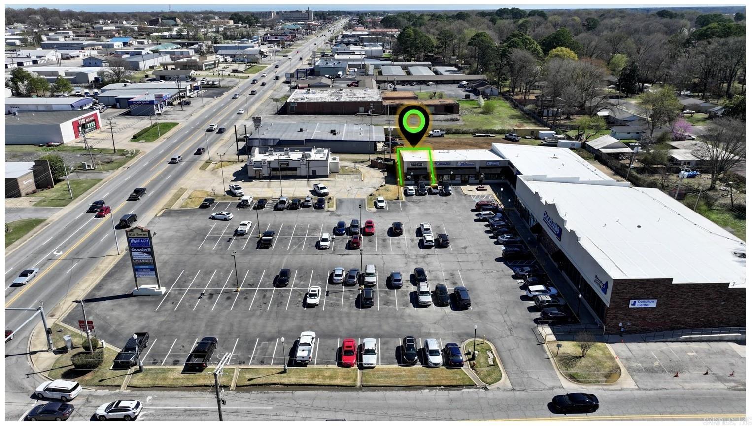 2033 E race  Searcy, AR