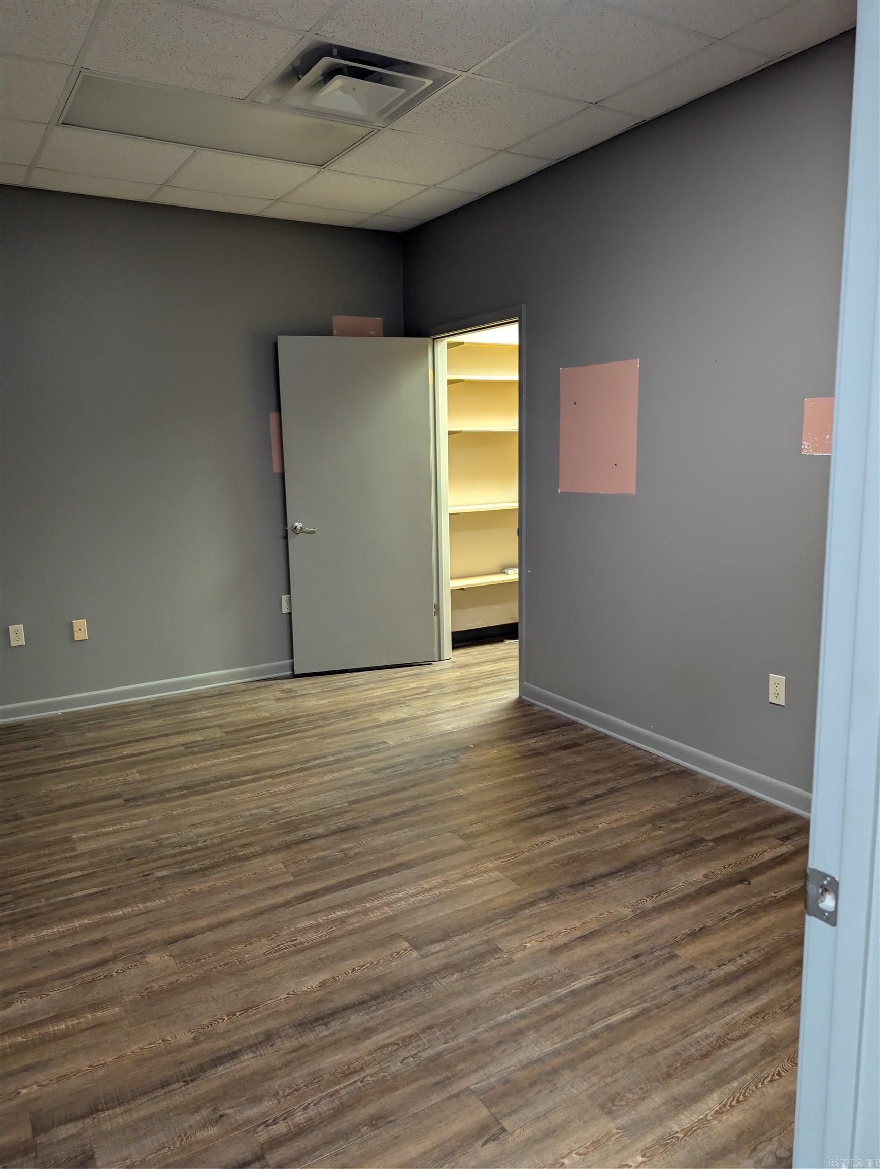 2033 E race  Searcy, AR