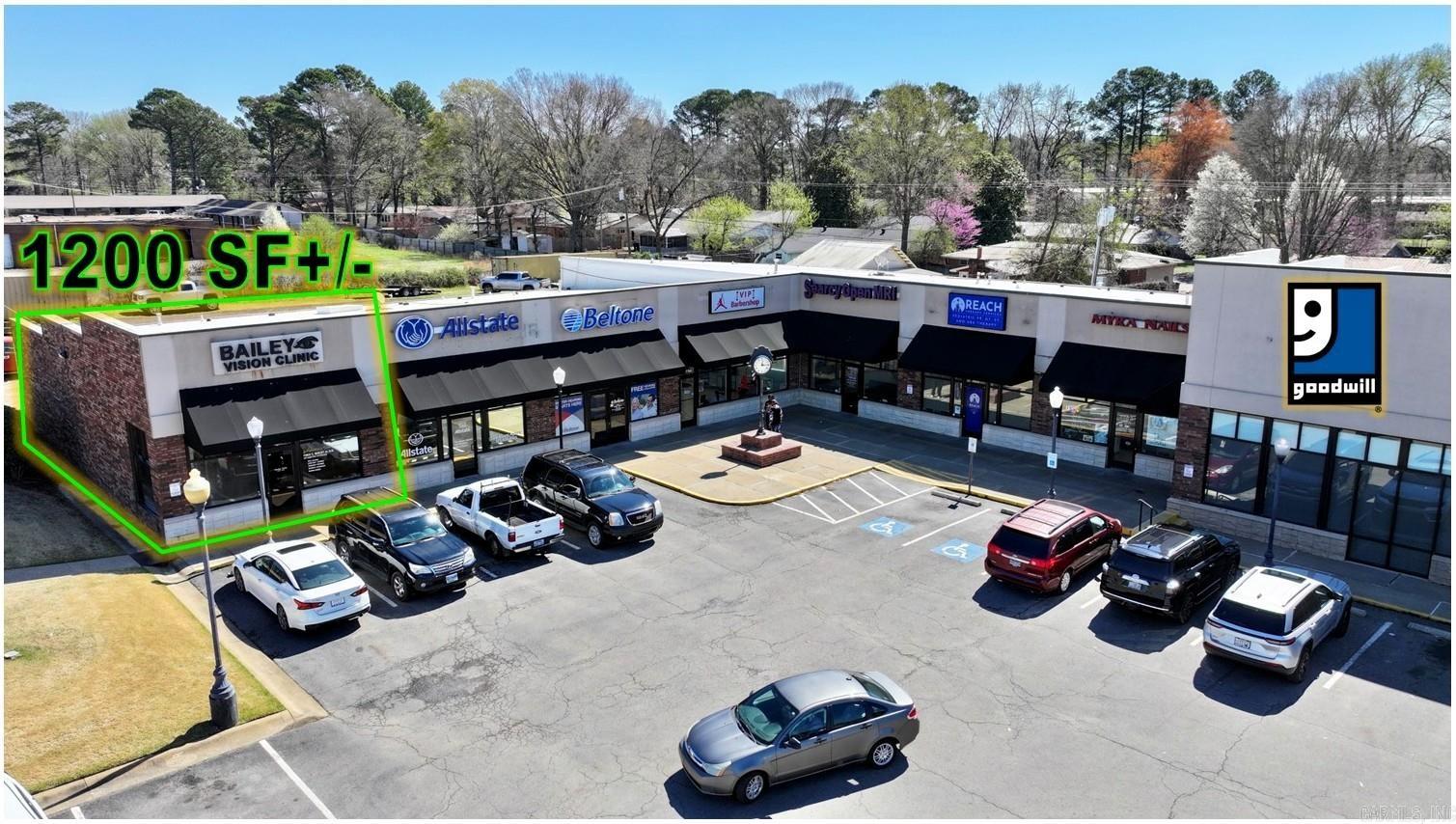 2033 E race  Searcy, AR