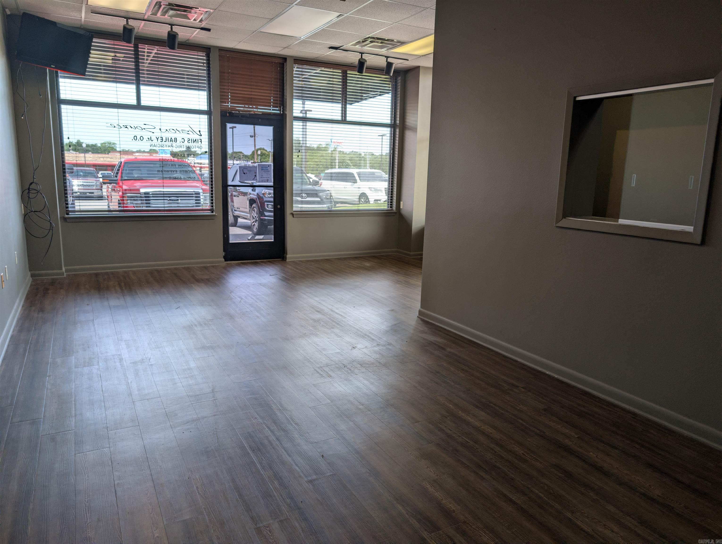 2033 E race  Searcy, AR