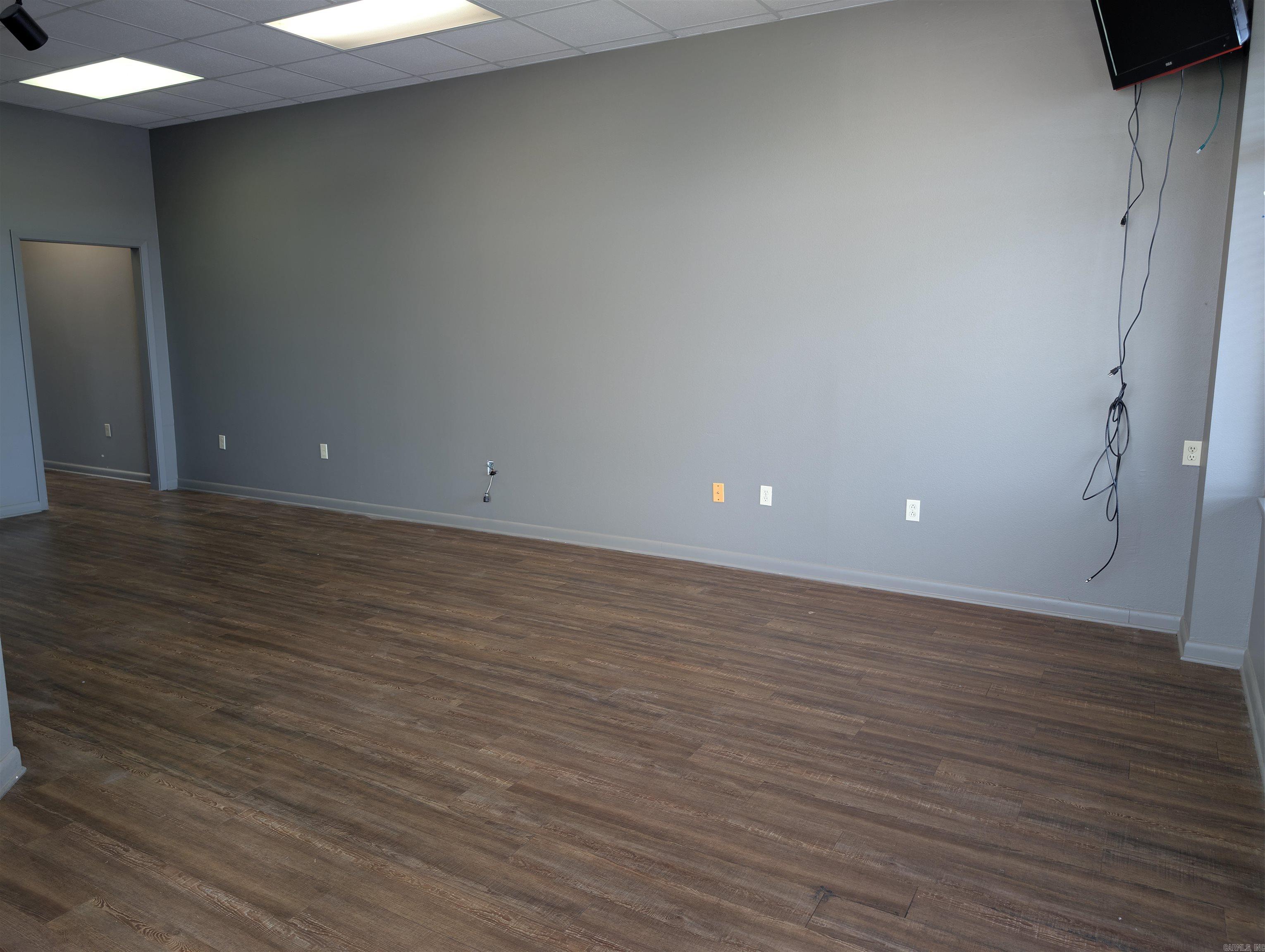 2033 E race  Searcy, AR
