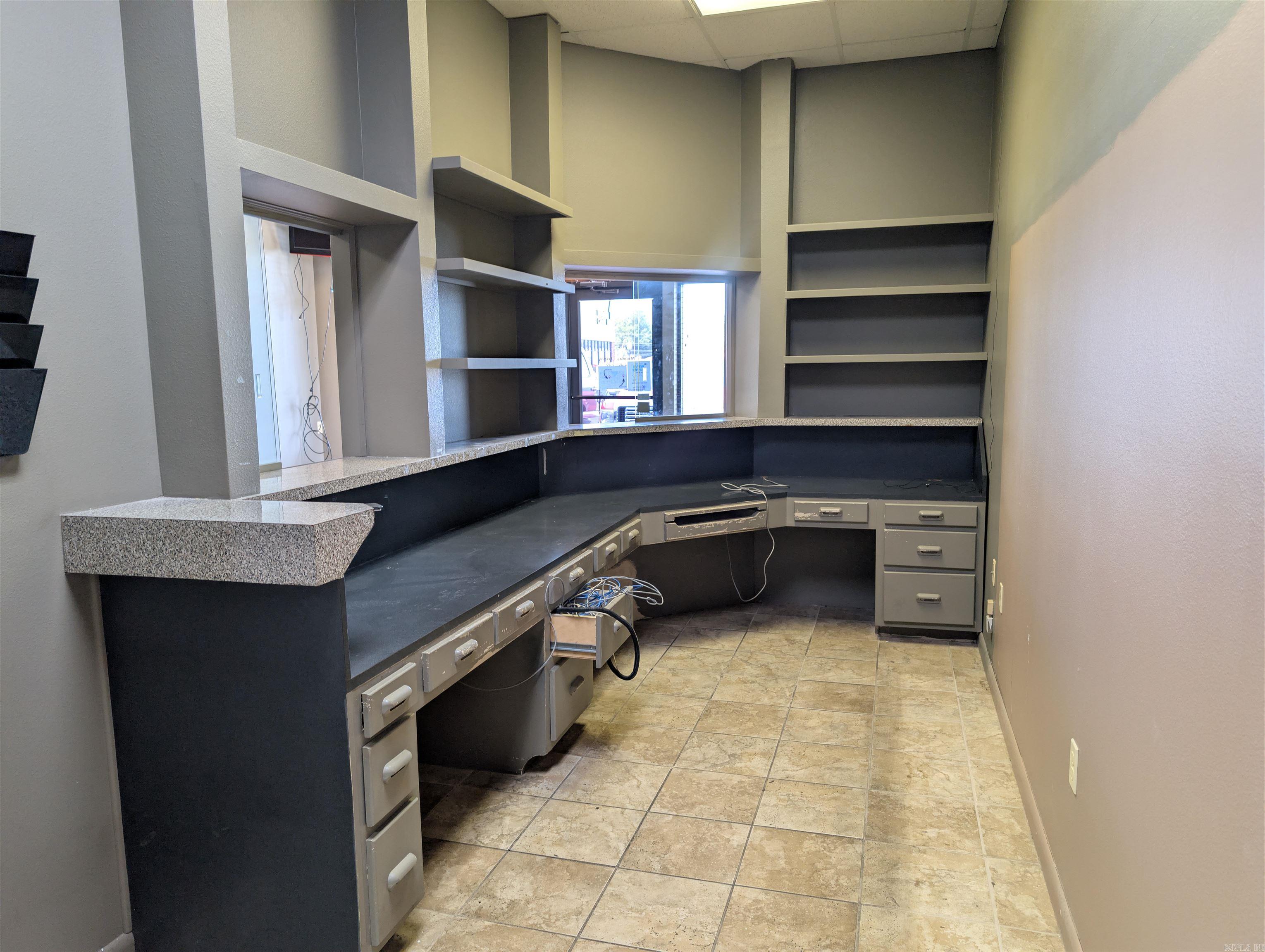 2033 E race  Searcy, AR