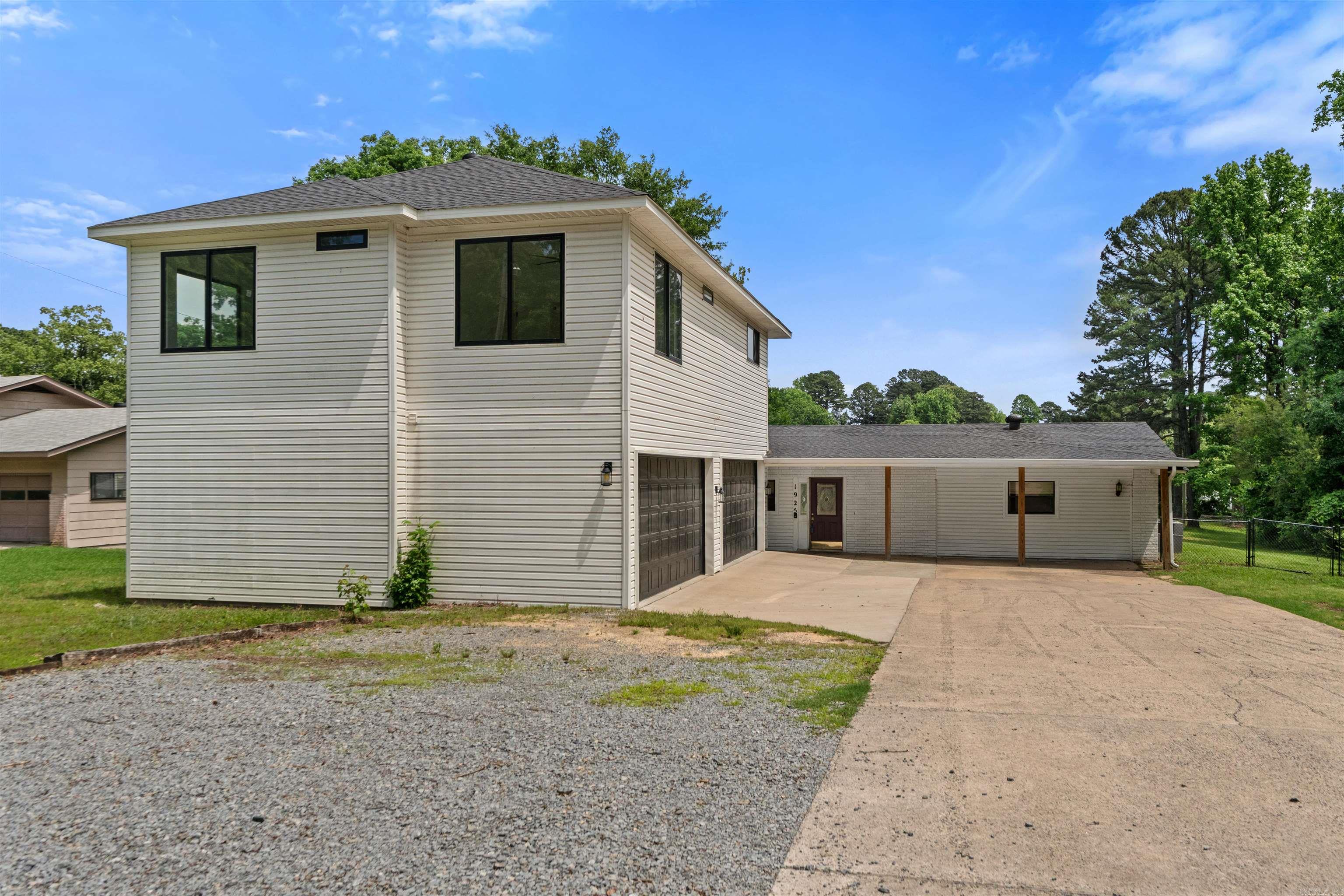 1925 W Lakeview Drive