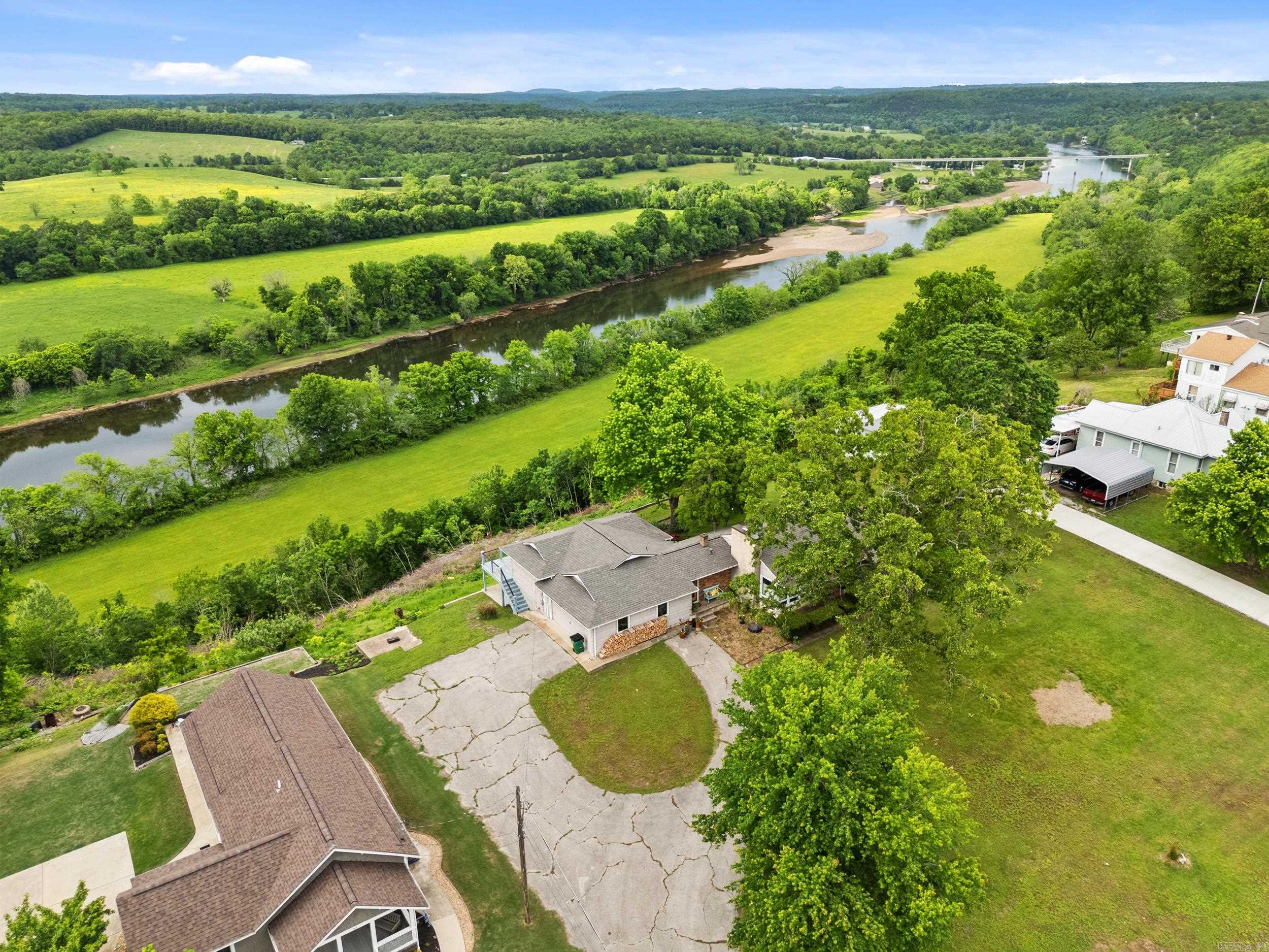 523 Harding Blvd  Cotter, AR