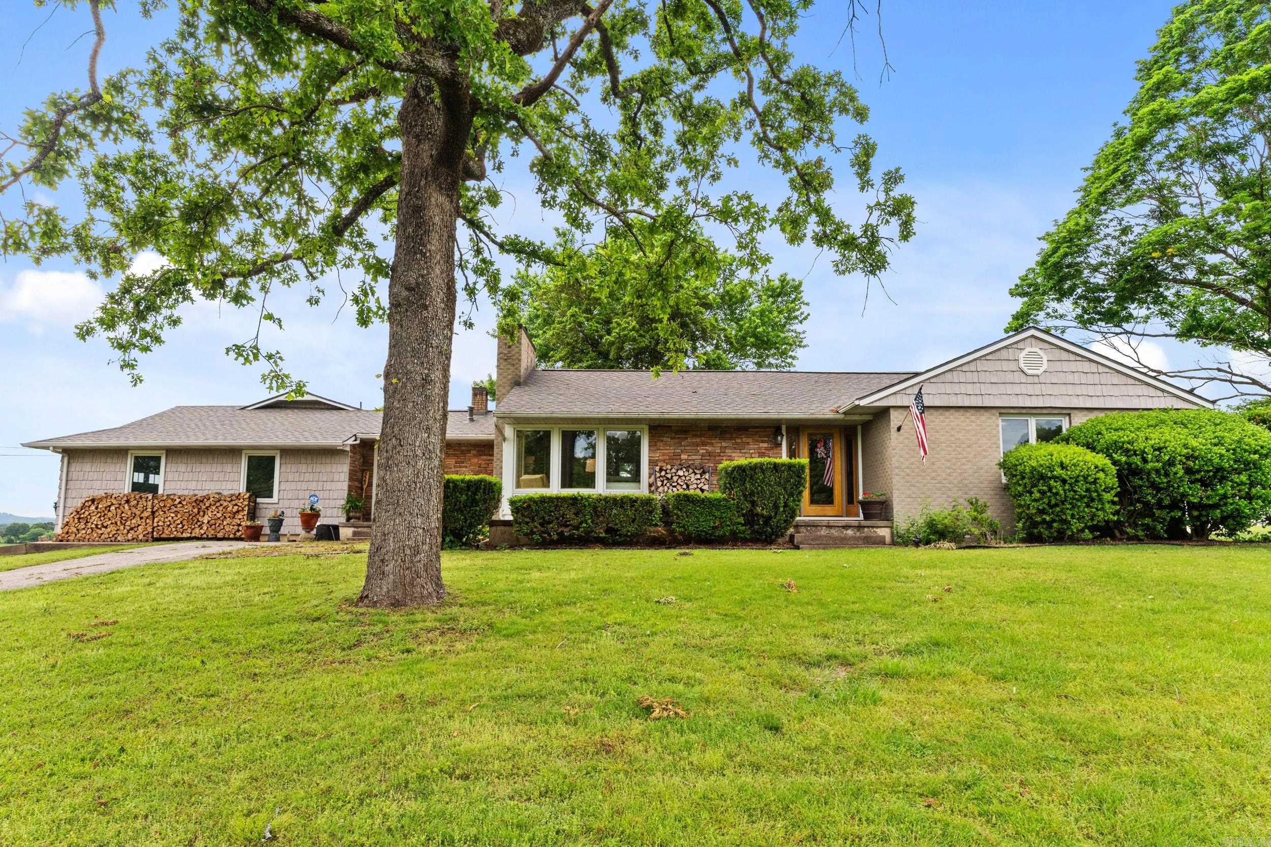 523 Harding Blvd  Cotter, AR
