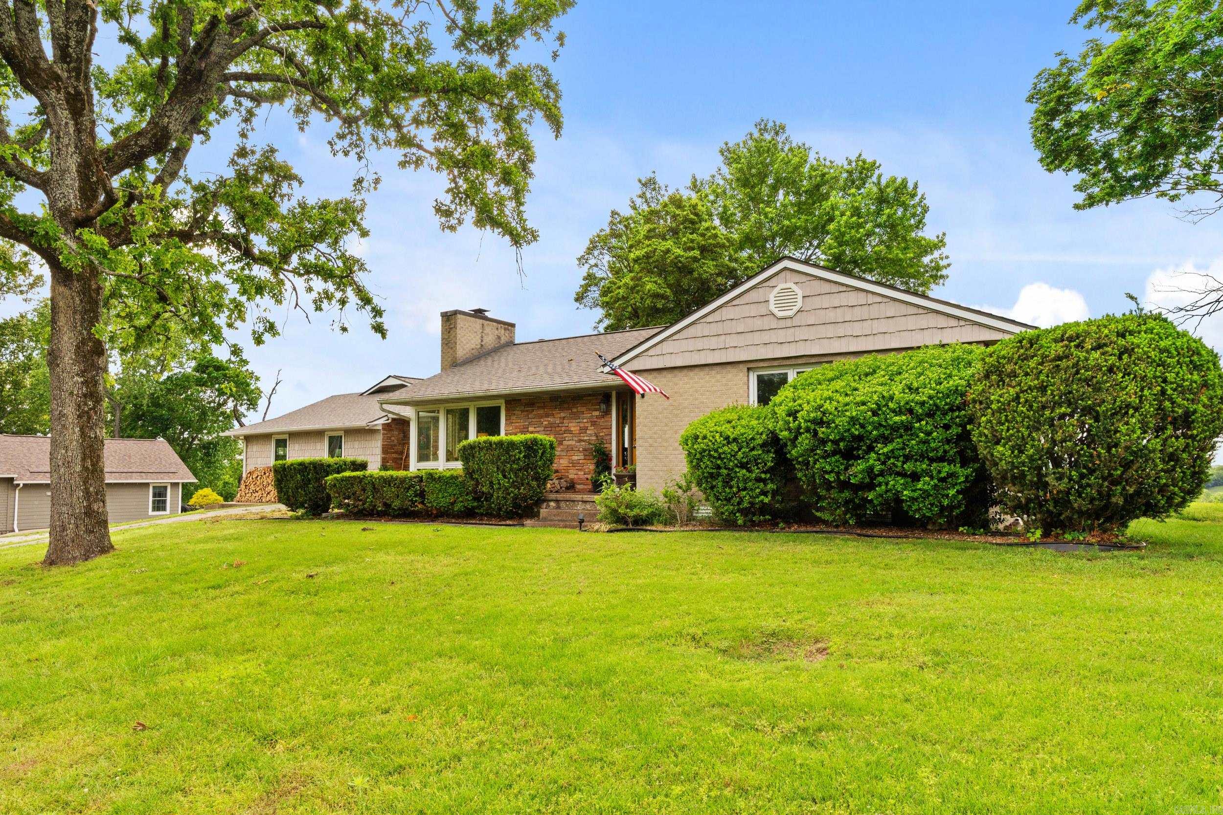 523 Harding Blvd  Cotter, AR