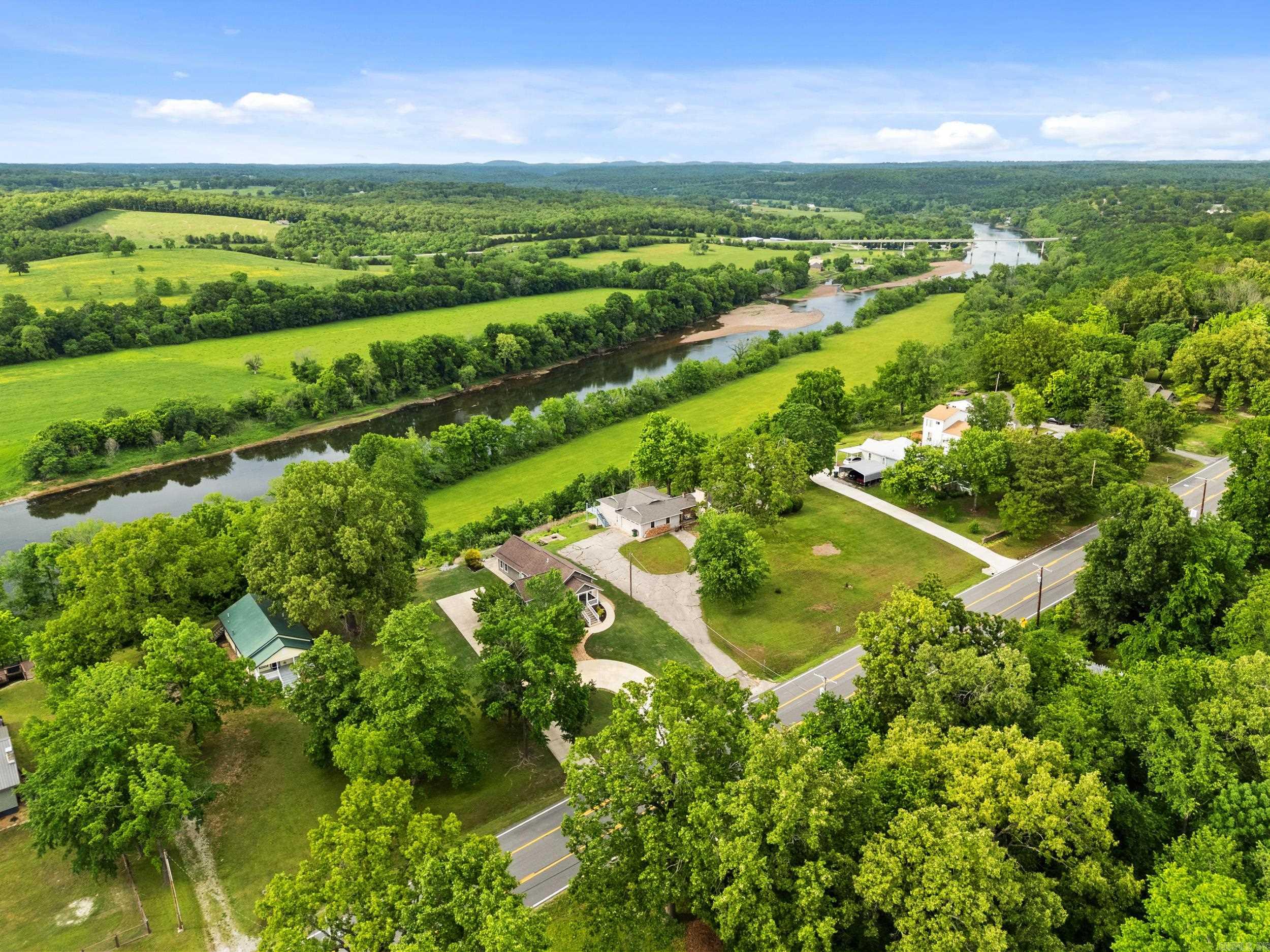523 Harding Blvd  Cotter, AR
