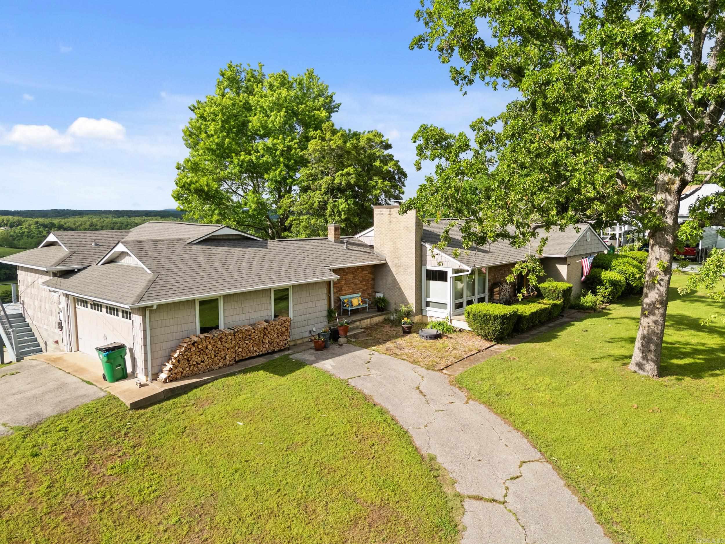 523 Harding Blvd  Cotter, AR