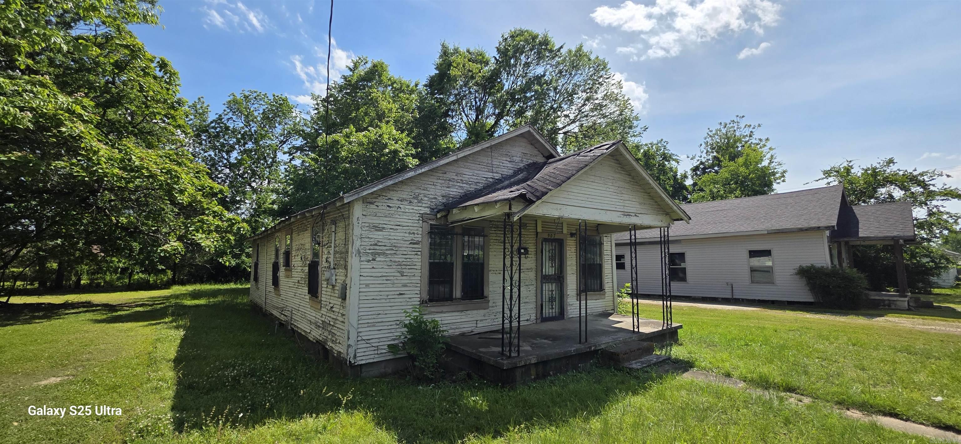 907 Mill  Conway, AR