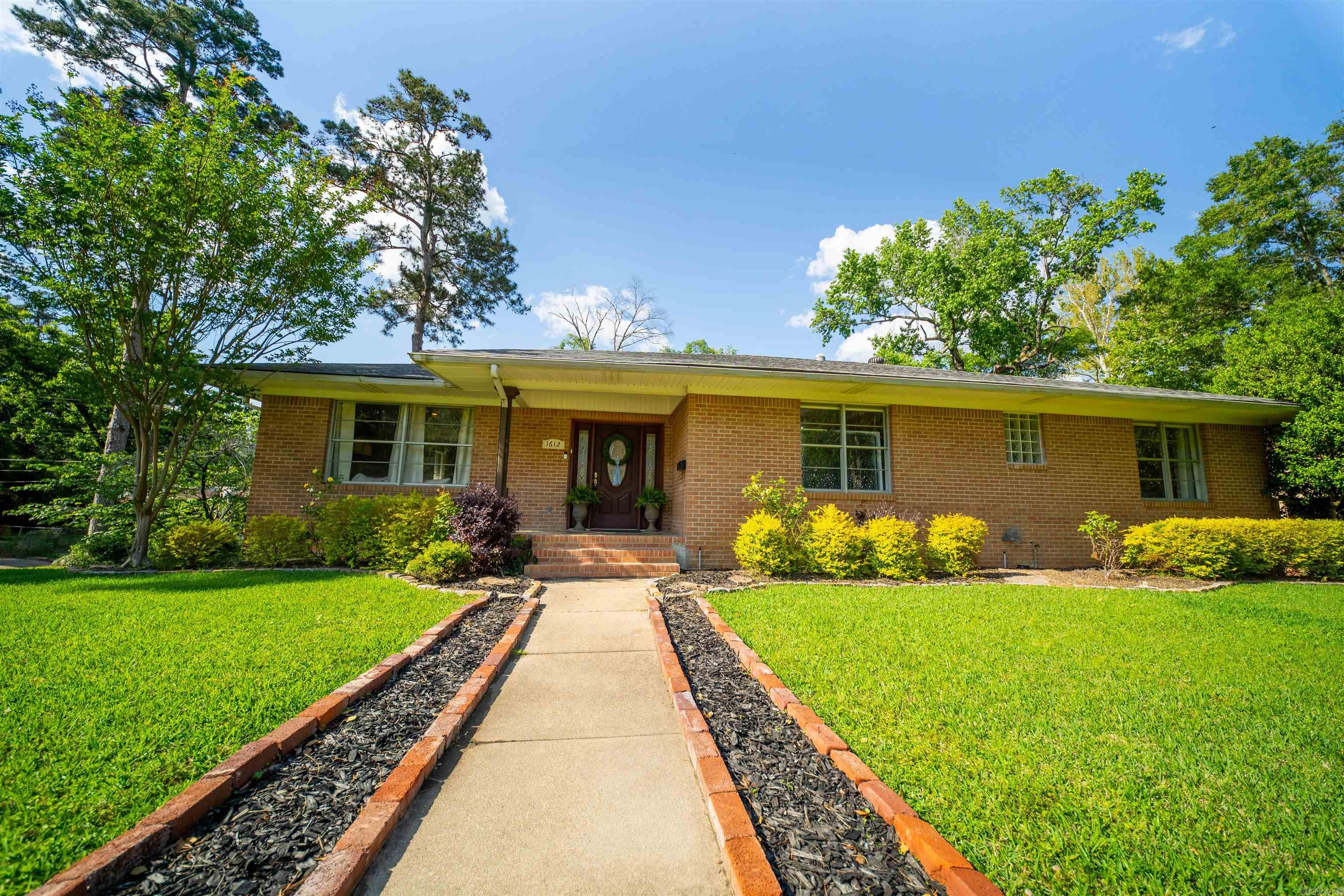 1612 W Cedar St  El Dorado, AR