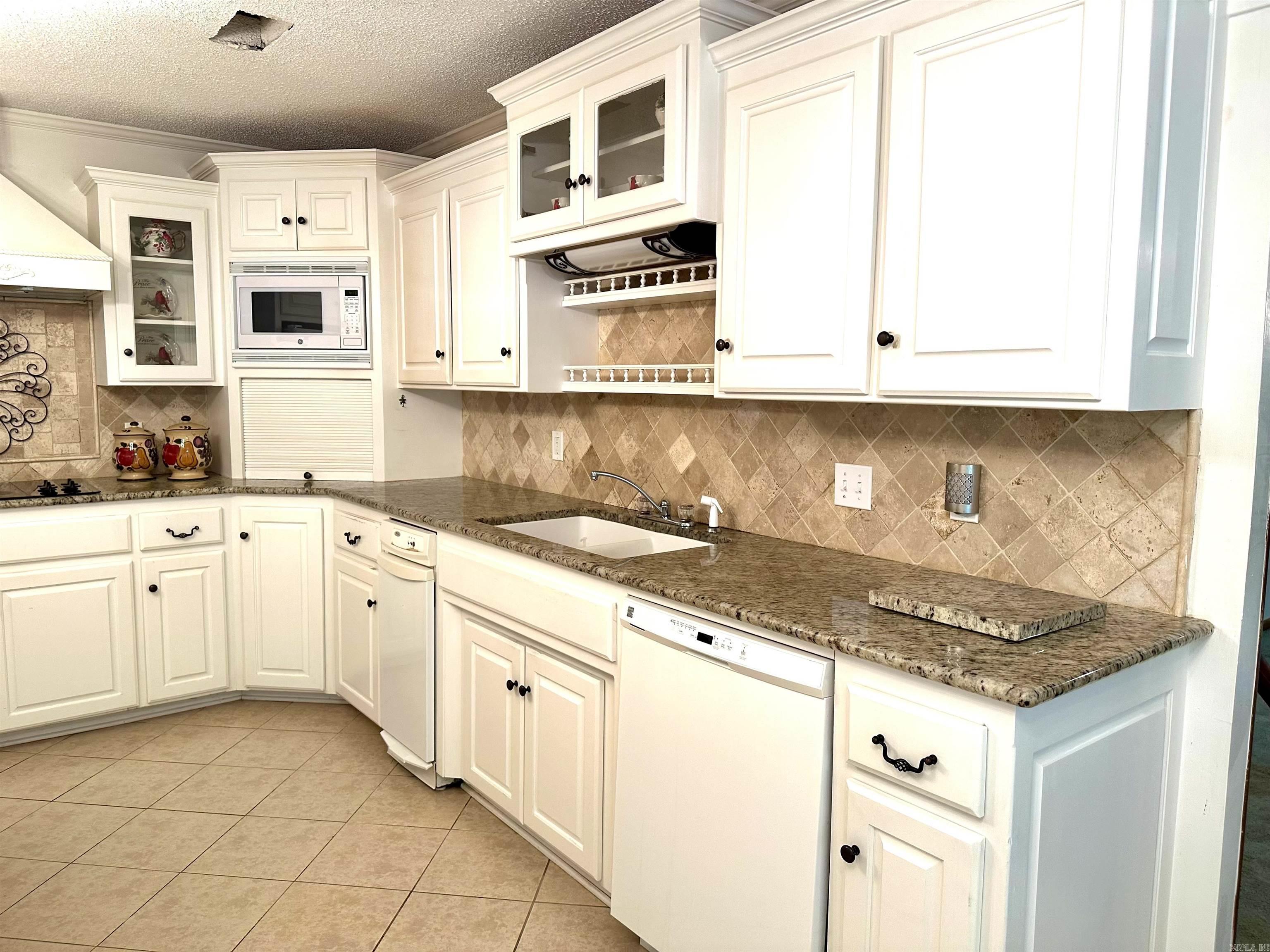 1808 Royal Oaks Dr  Malvern, AR