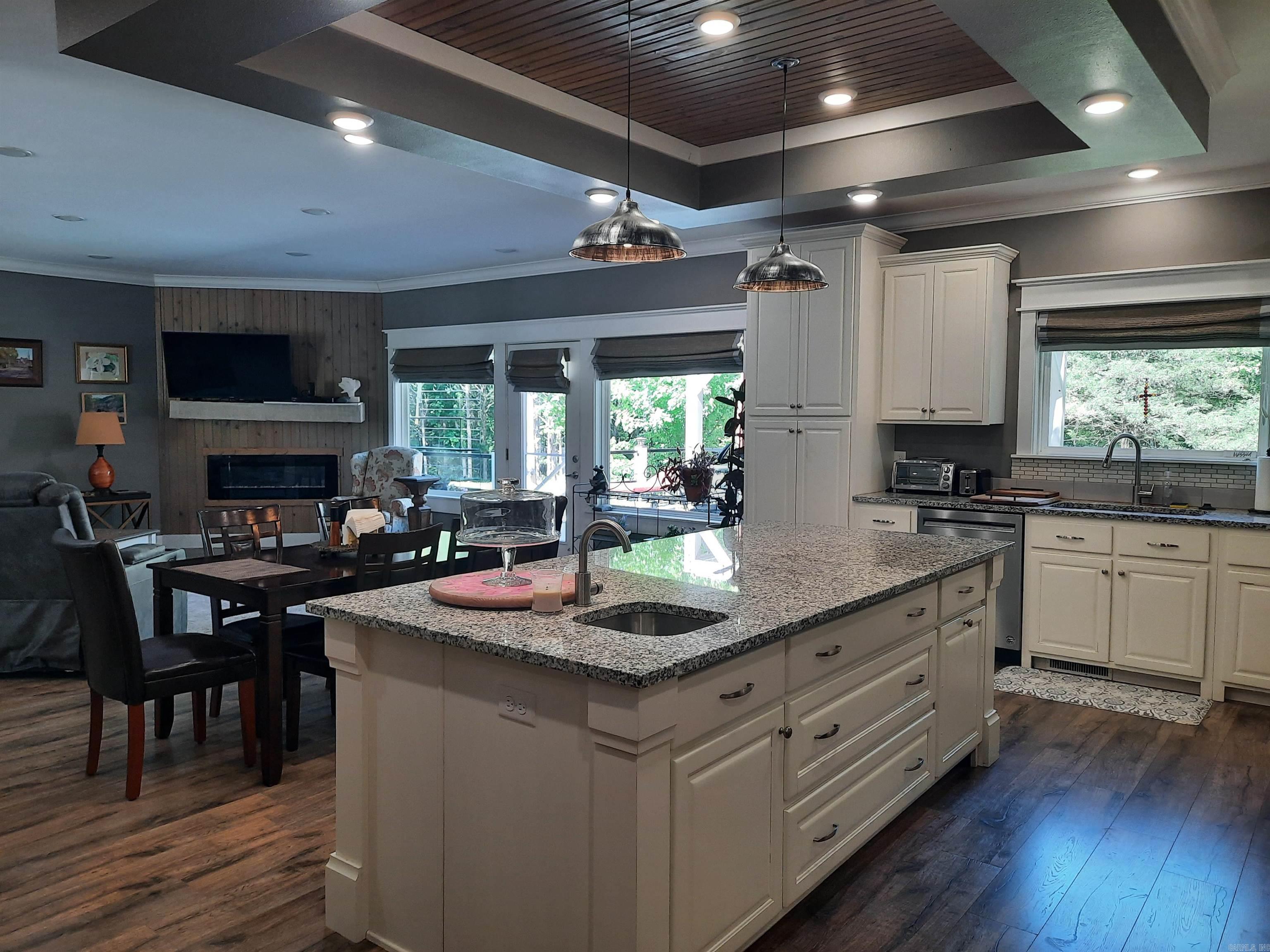503 Harding Mountain View, AR 72560
