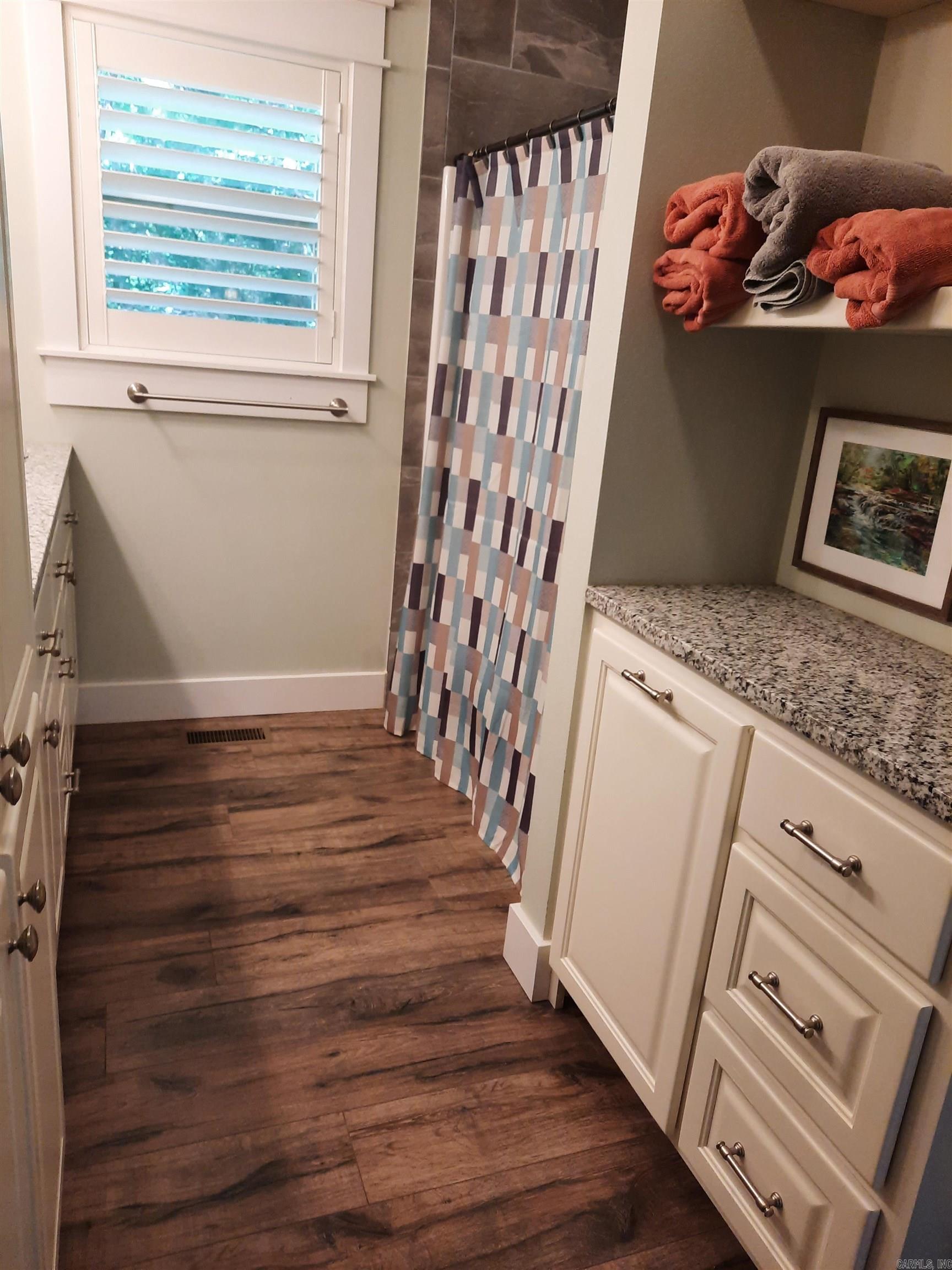 503 Harding Mountain View, AR 72560