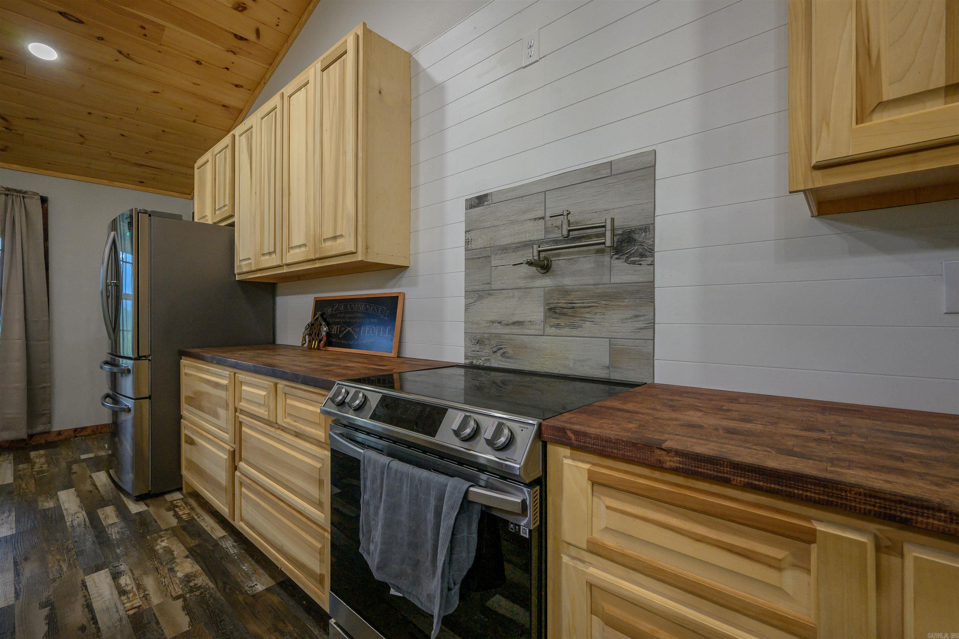 178 Paw Paw Ridge  Hardy, AR