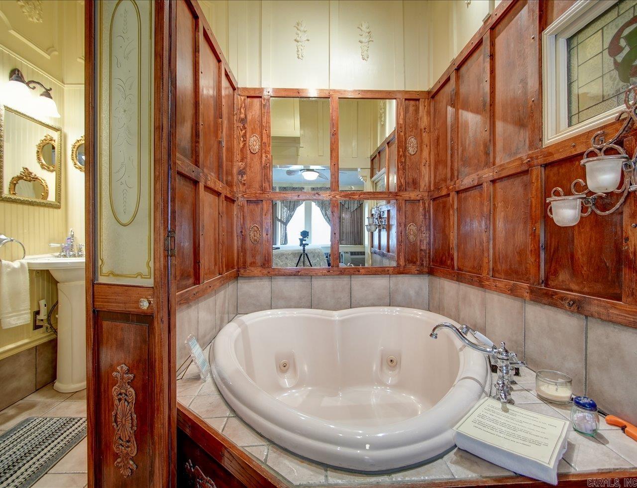 318 Quapaw The Gables Inn Hot Springs, AR