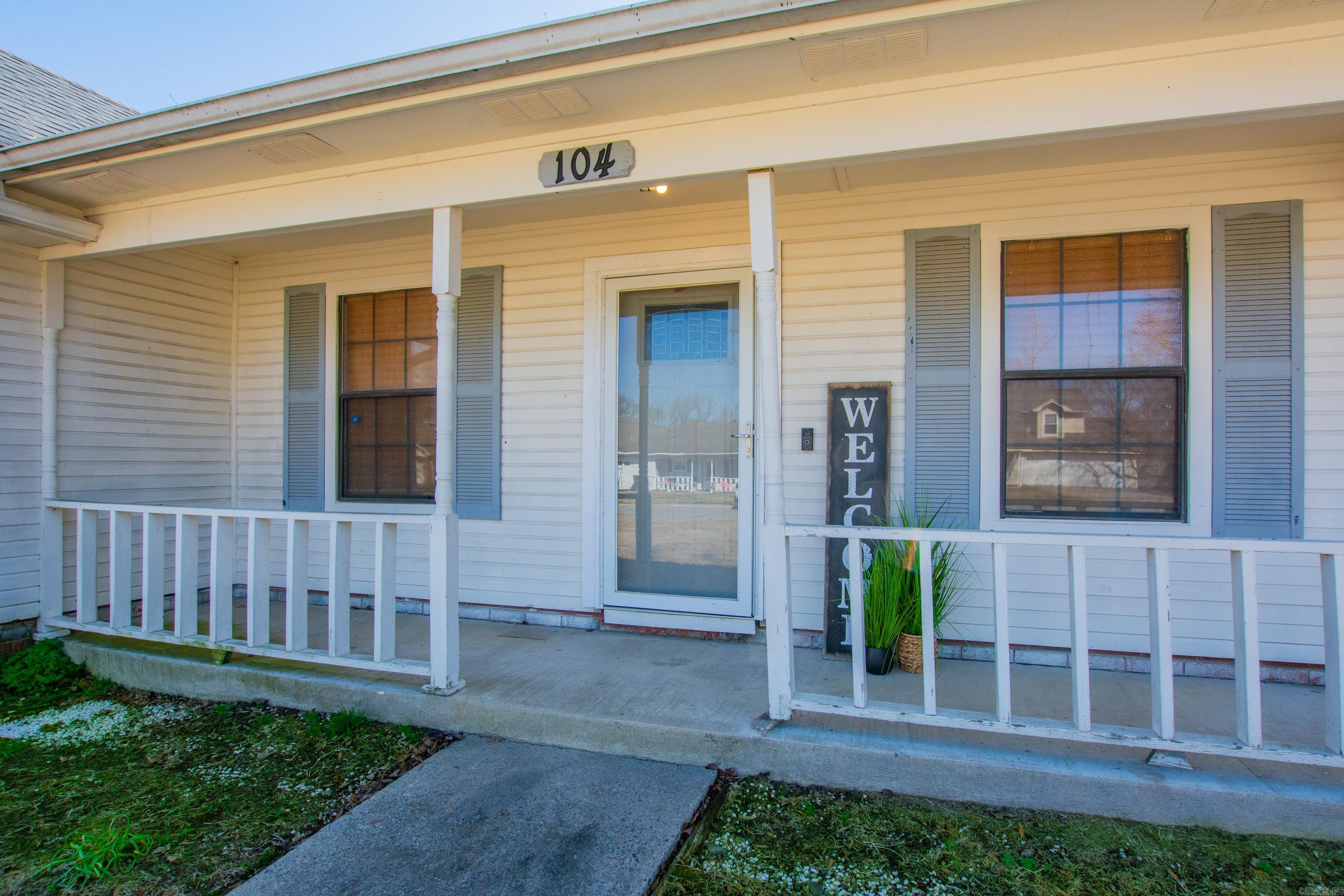 104 Dale Drive — exterior