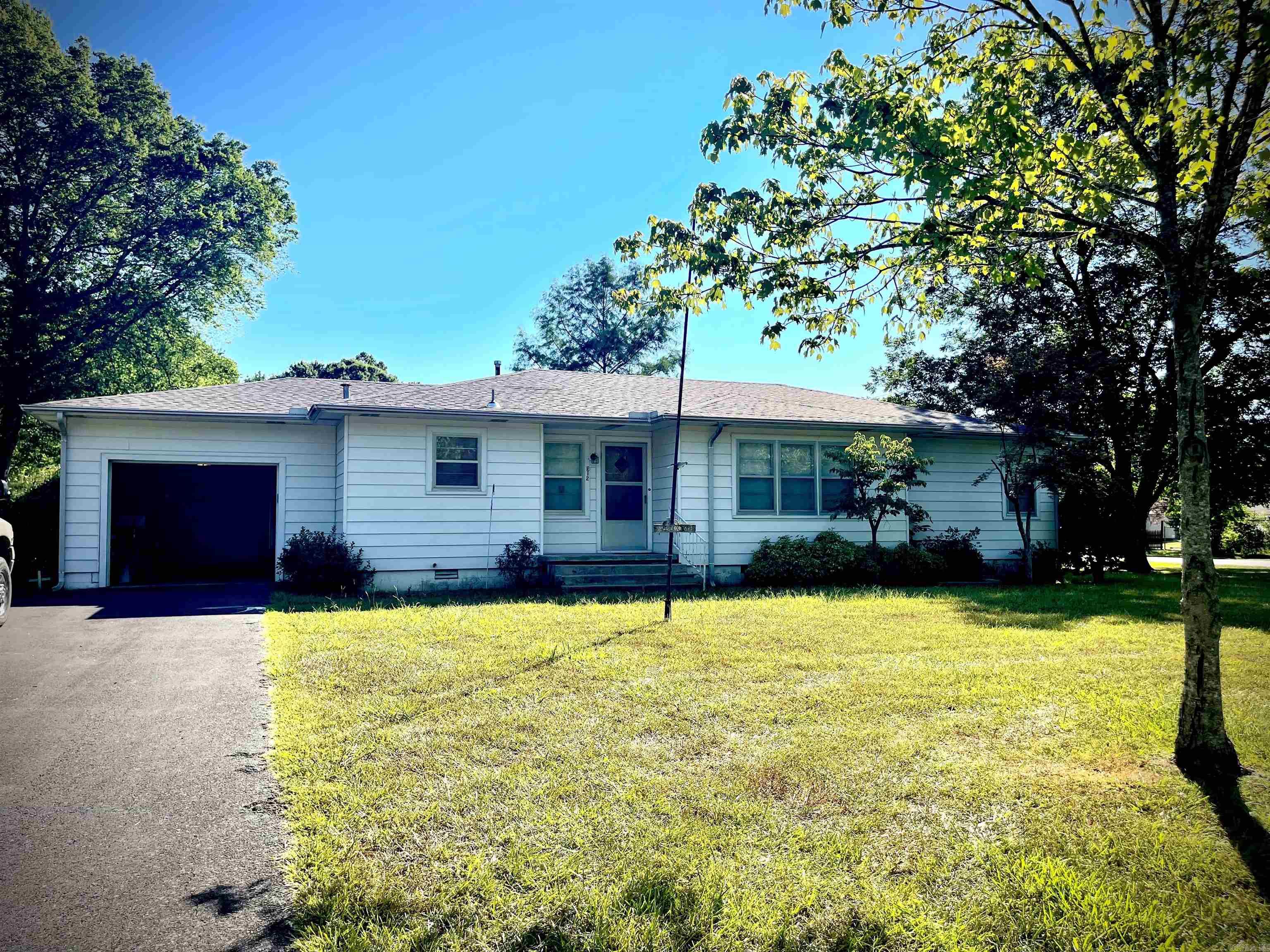 312 E Searcy St  Kensett, AR
