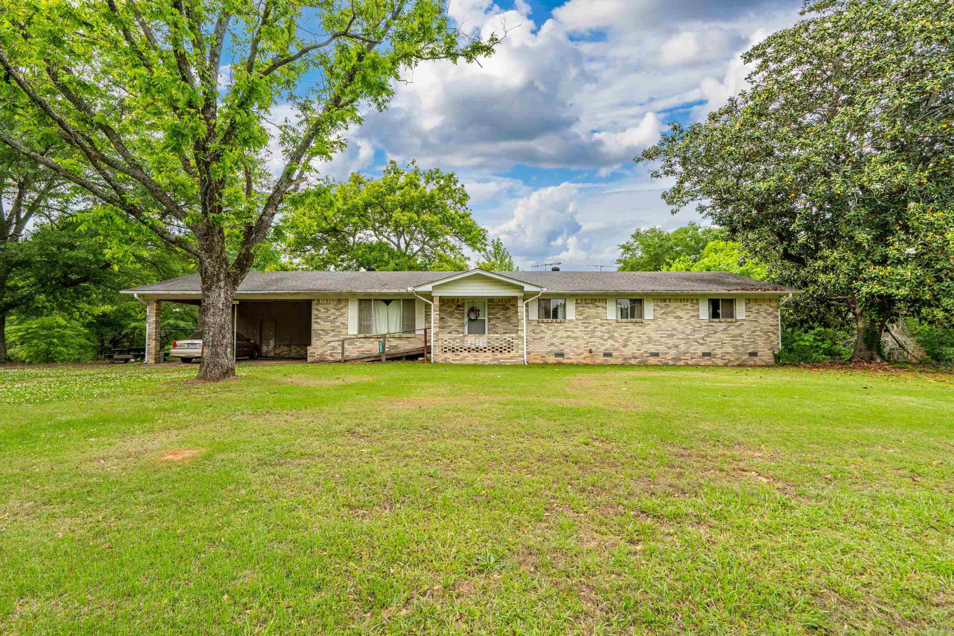 371 Highway 128  Bismarck, AR