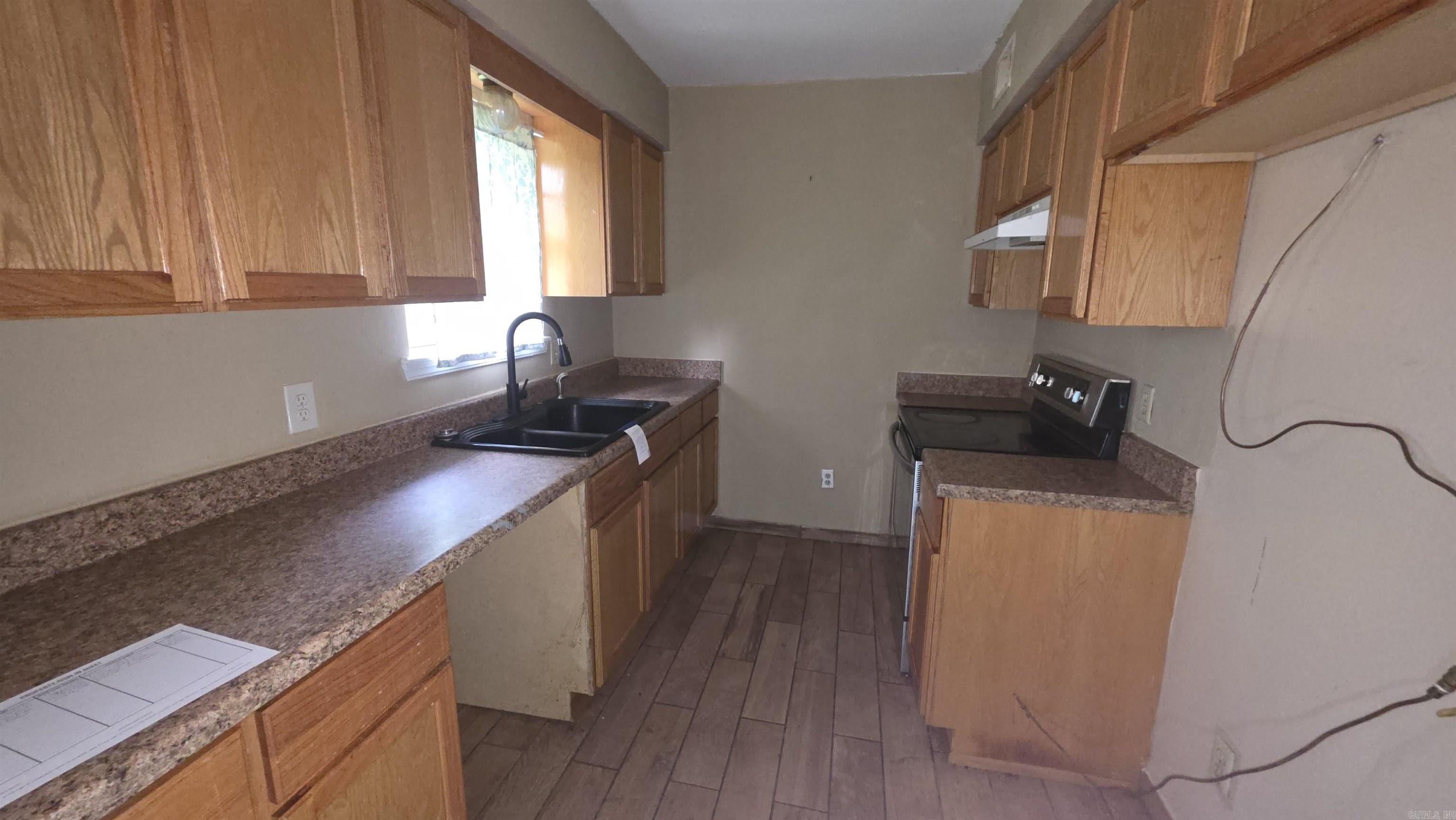 1803 E Harkey  Paris, AR