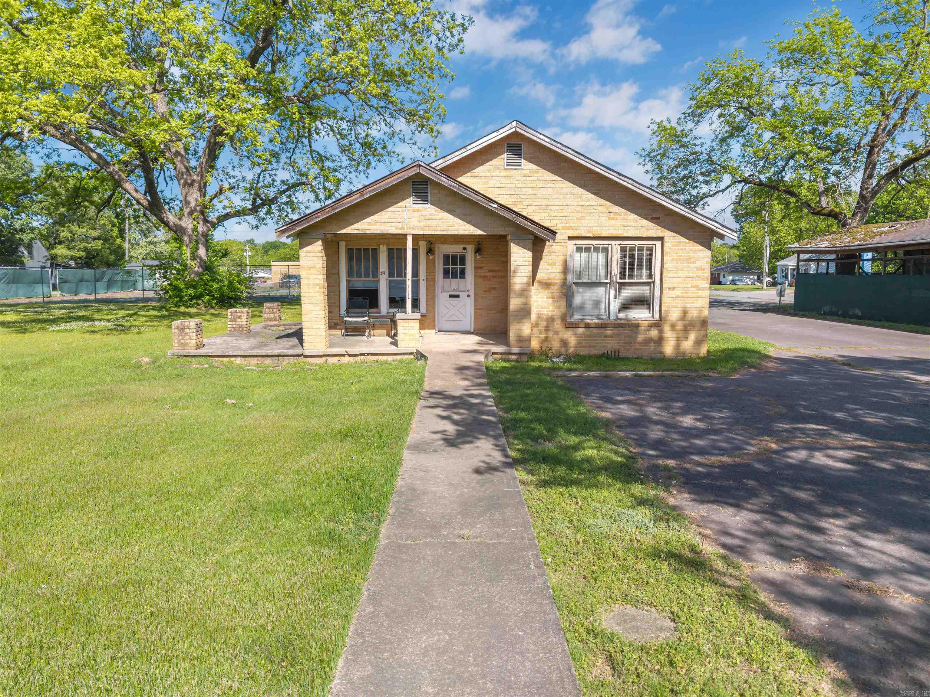 206 B  Perryville, AR