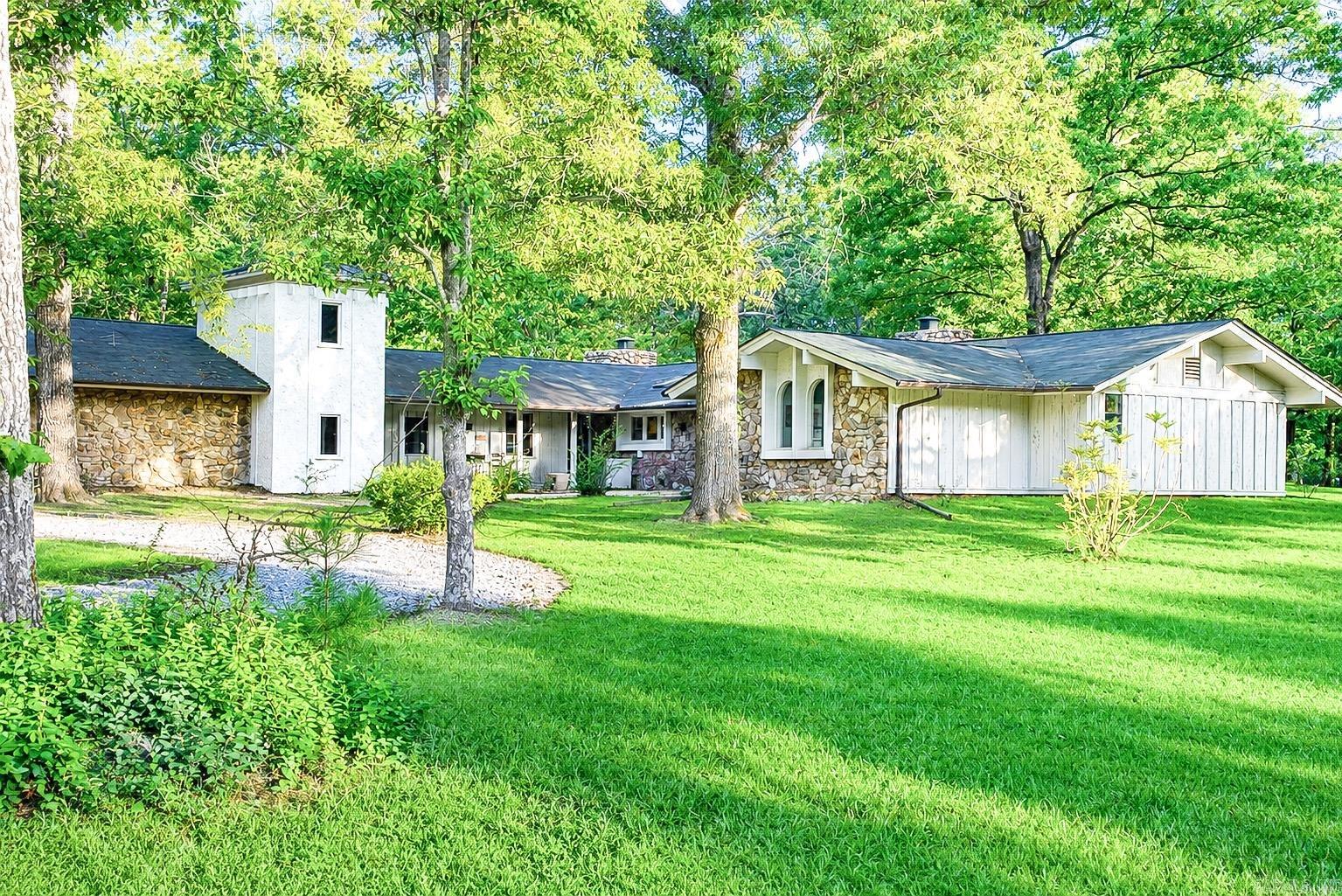 2201 River Road Redfield, AR 72132
