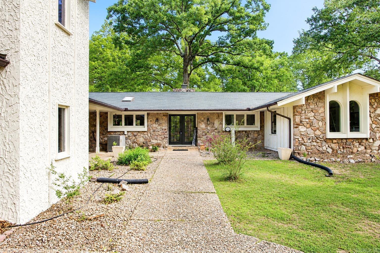 2201 River Road Redfield, AR 72132