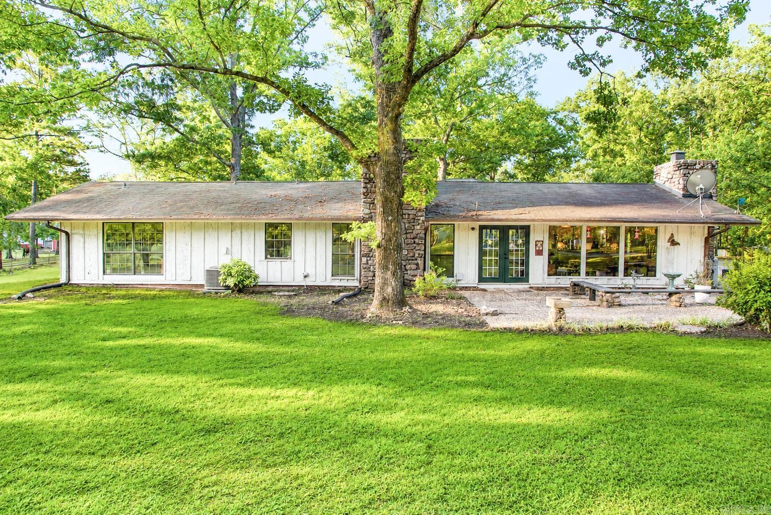 2201 River Road Redfield, AR 72132