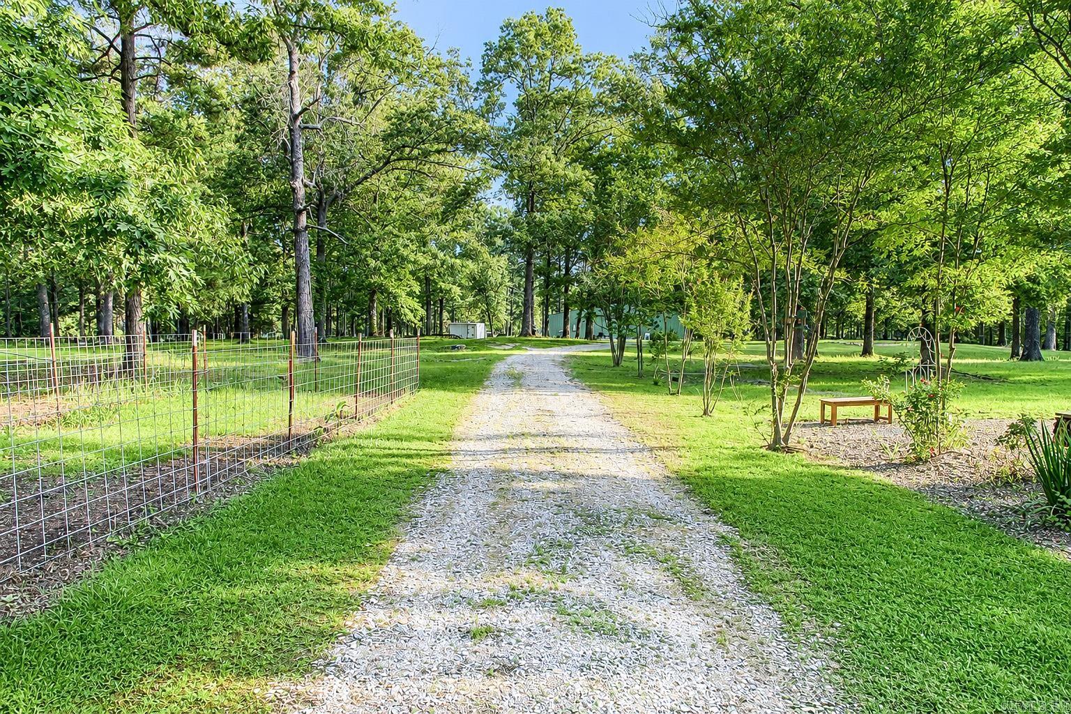 2201 River Road Redfield, AR 72132