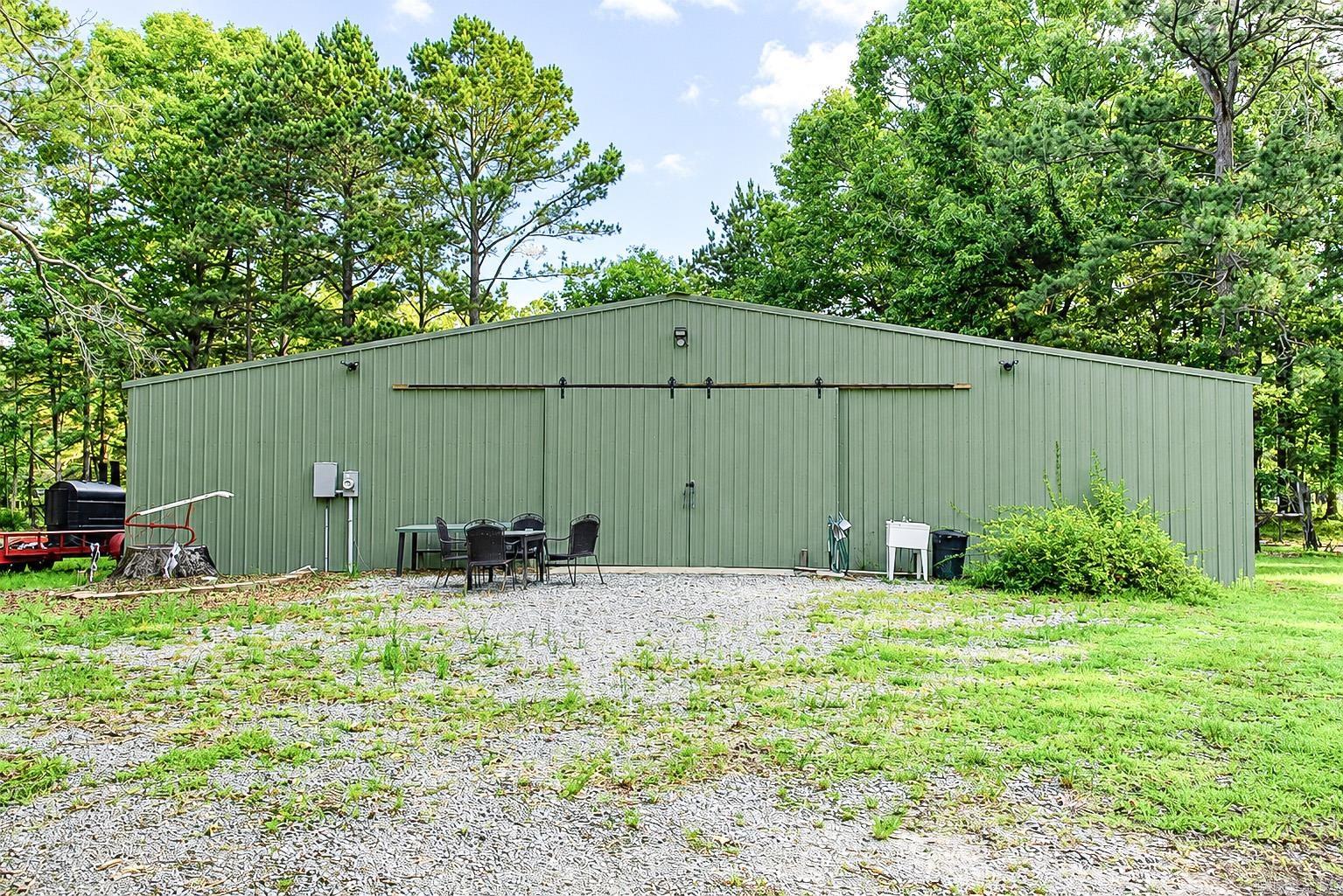 2201 River Road Redfield, AR 72132