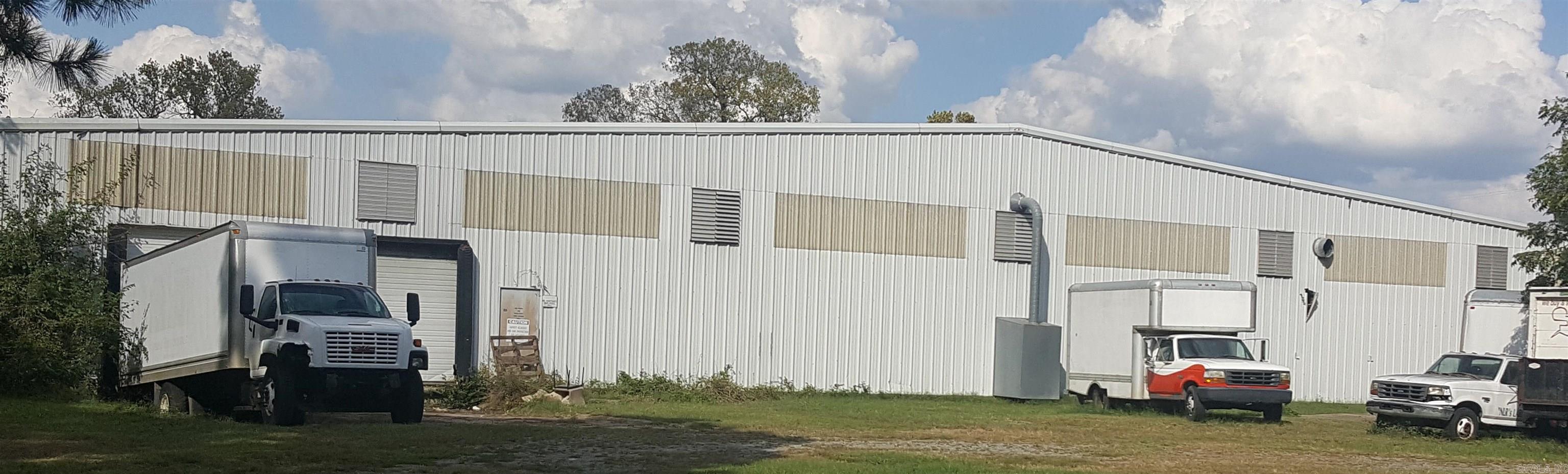 422 Dixie Lane — exterior