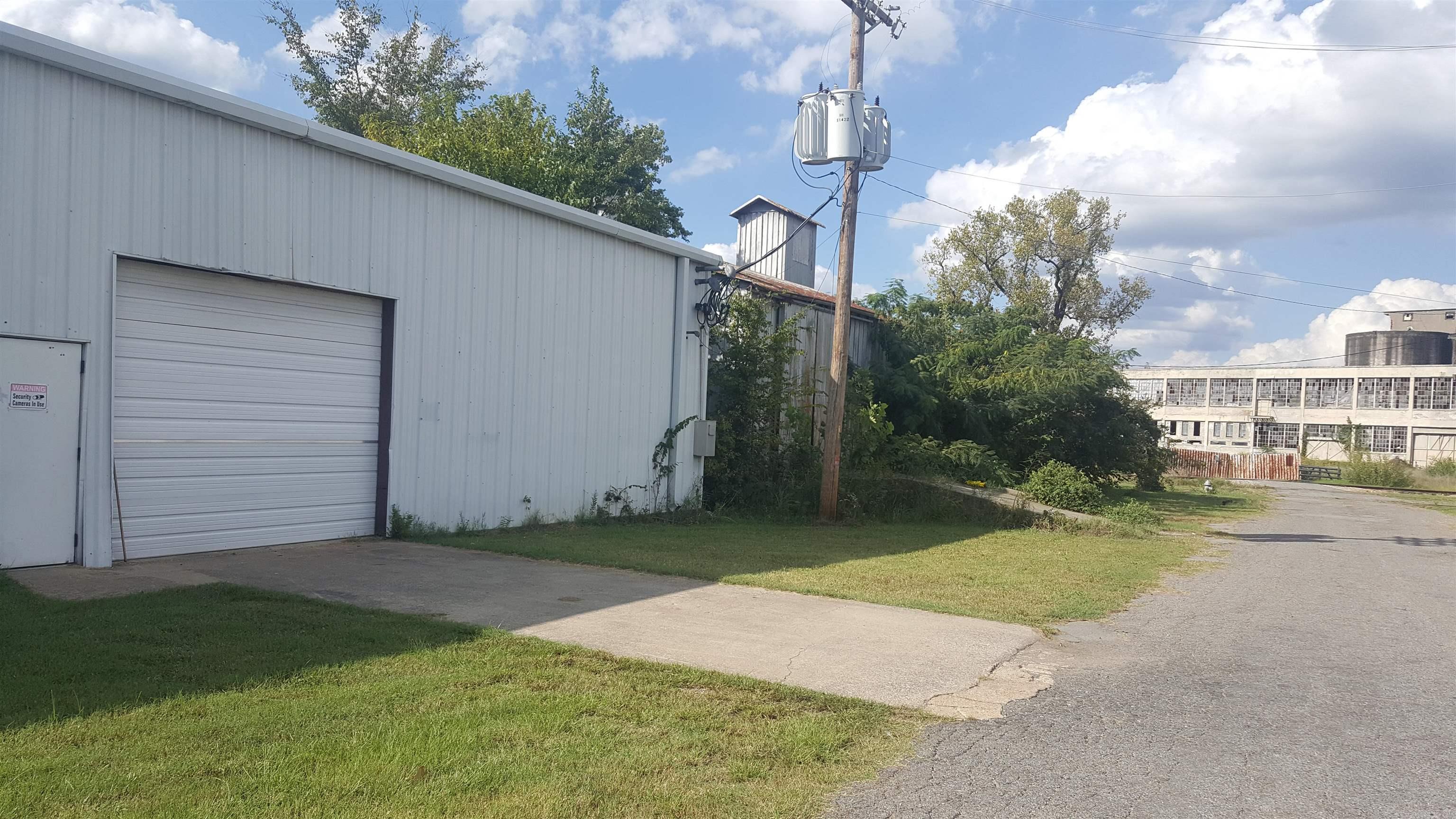 422 Dixie Lane — photo 3