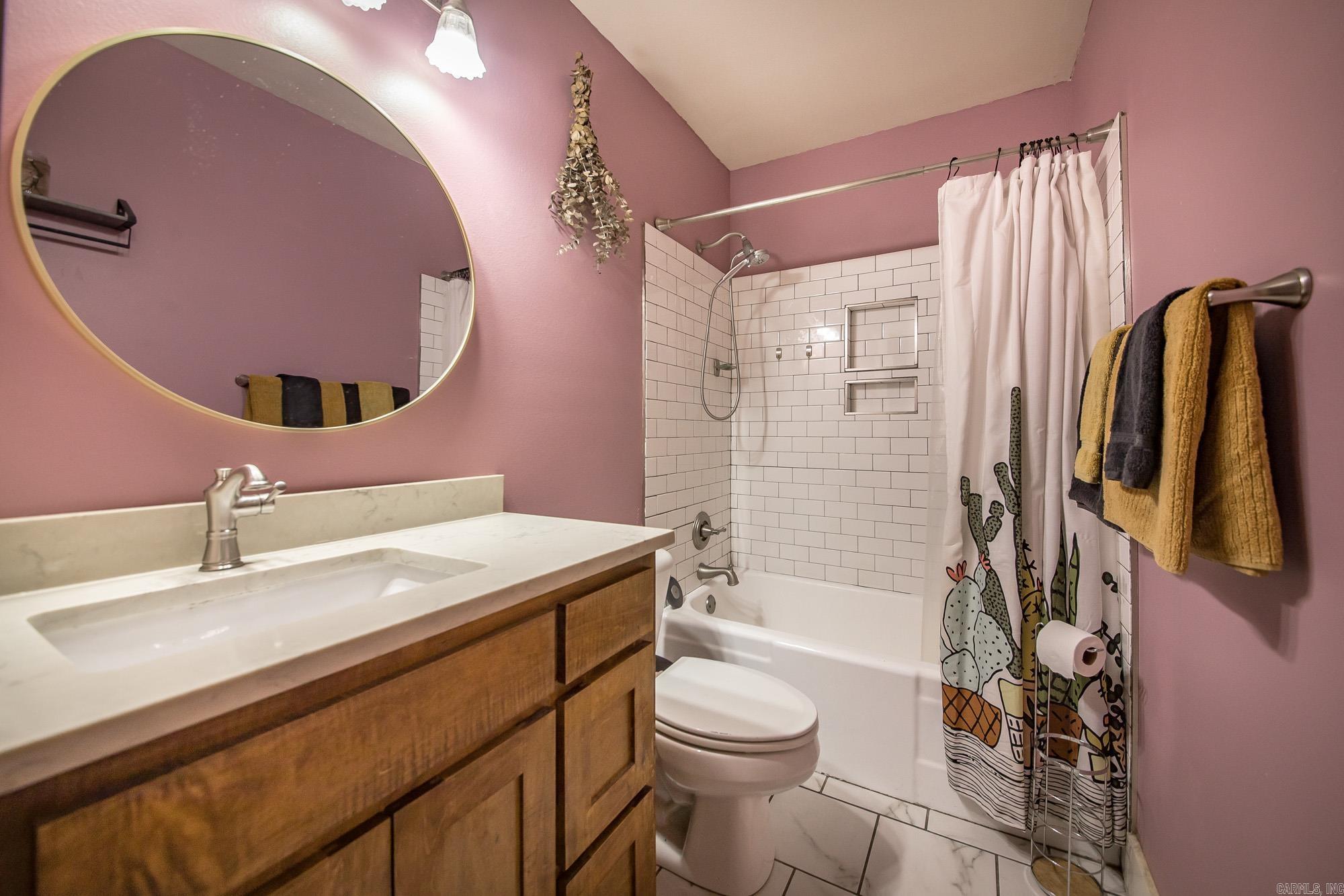 1114 Davis  Conway, AR